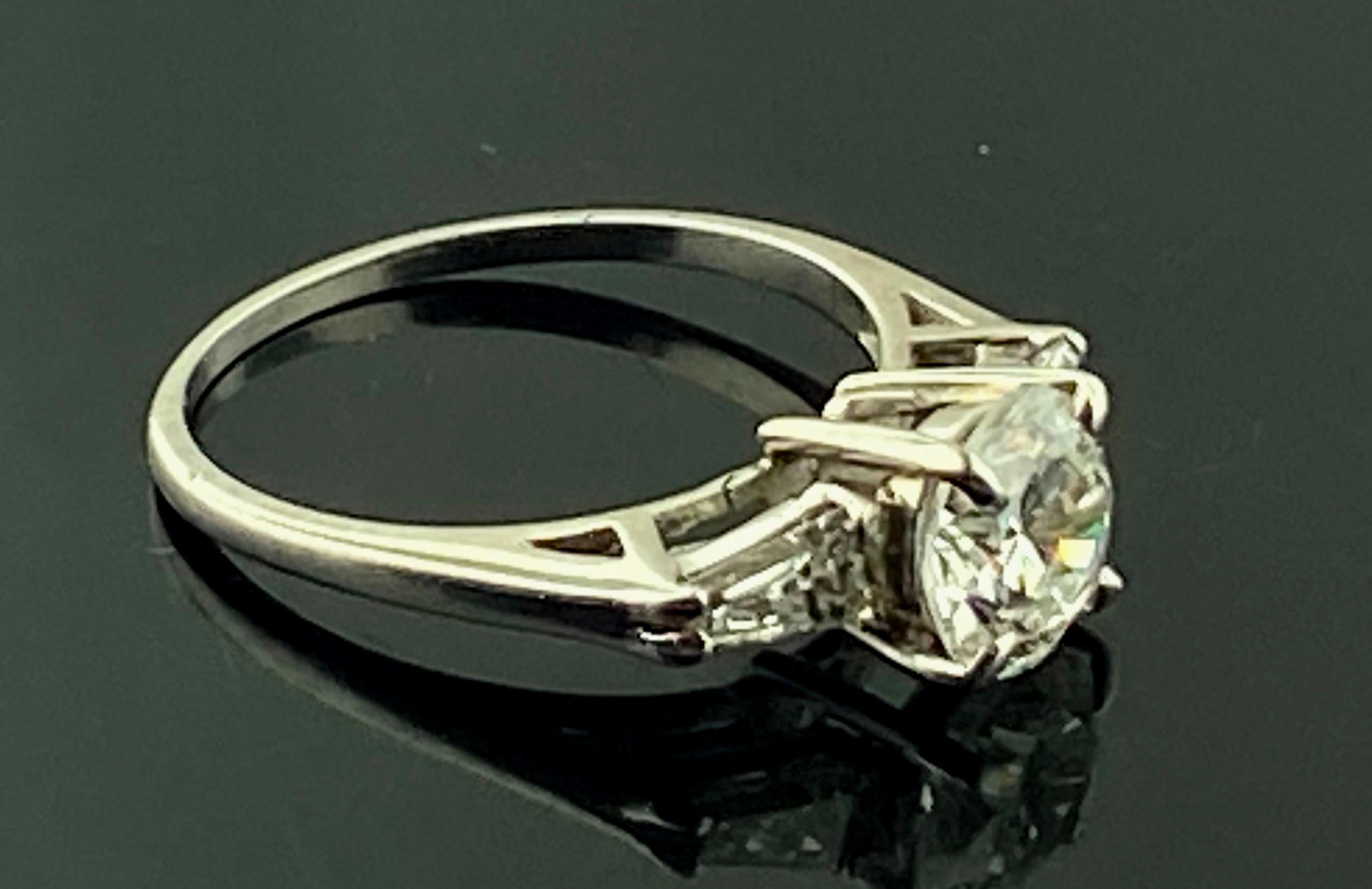 Platinum 1.28 Carat Center Round Brilliant Cut Diamond Ring In Excellent Condition In Palm Desert, CA