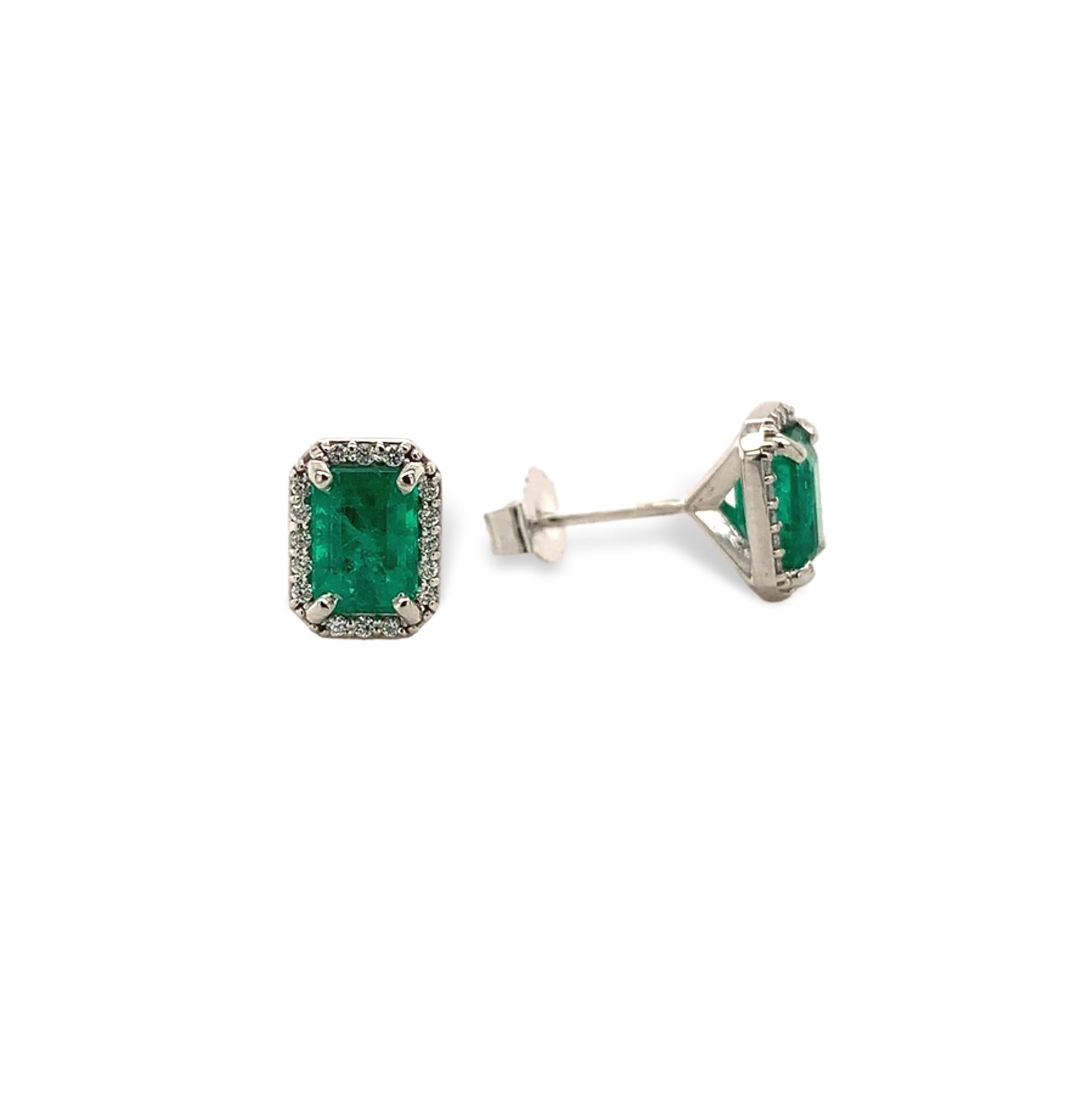 Platinum 1.28cttw Fine Emerald and Diamond Stud Earrings In New Condition For Sale In Big Bend, WI