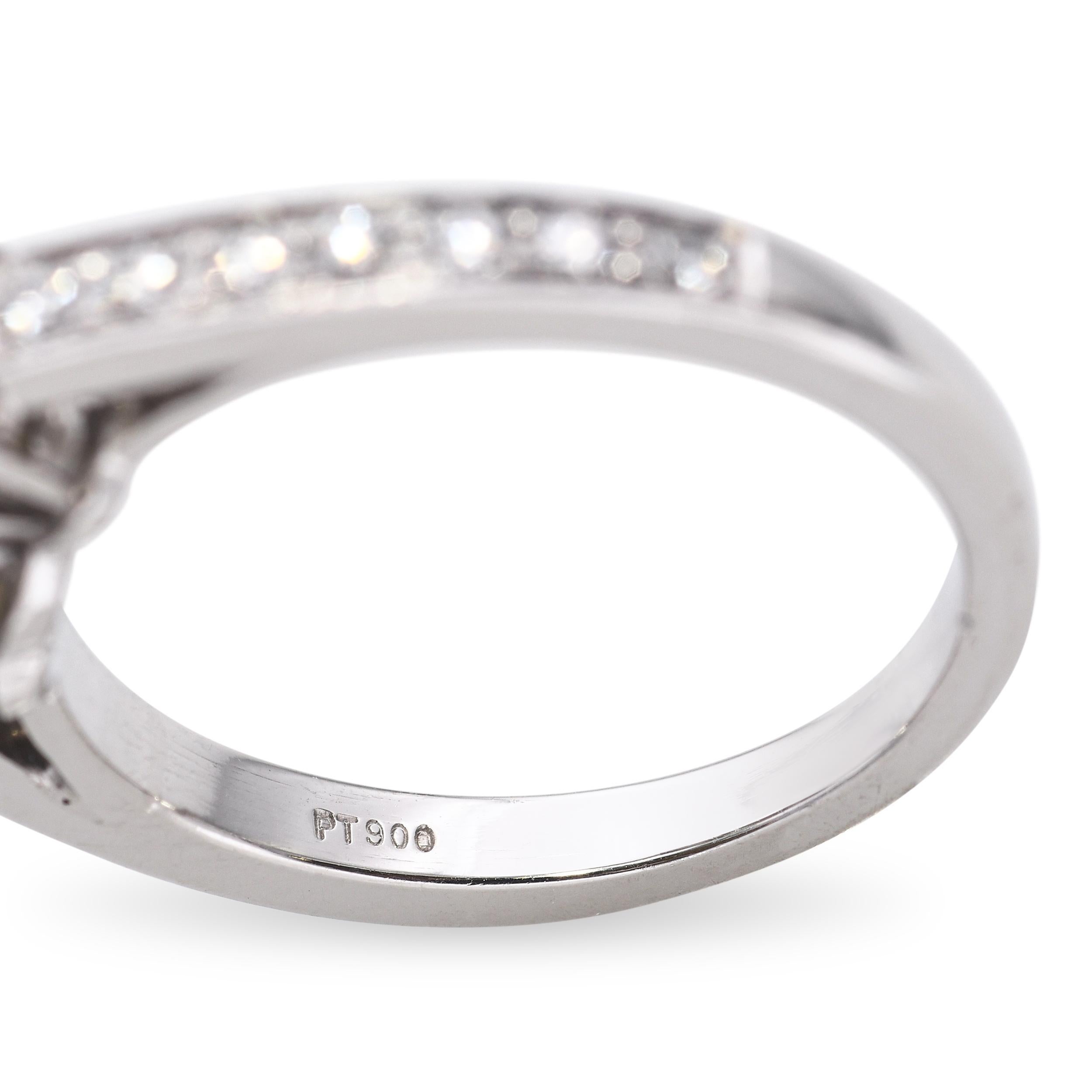 Bague à 3 pierres en platine avec 1,31 pce de diamant et diamant fantaisie jaune-verdâtre en vente 3
