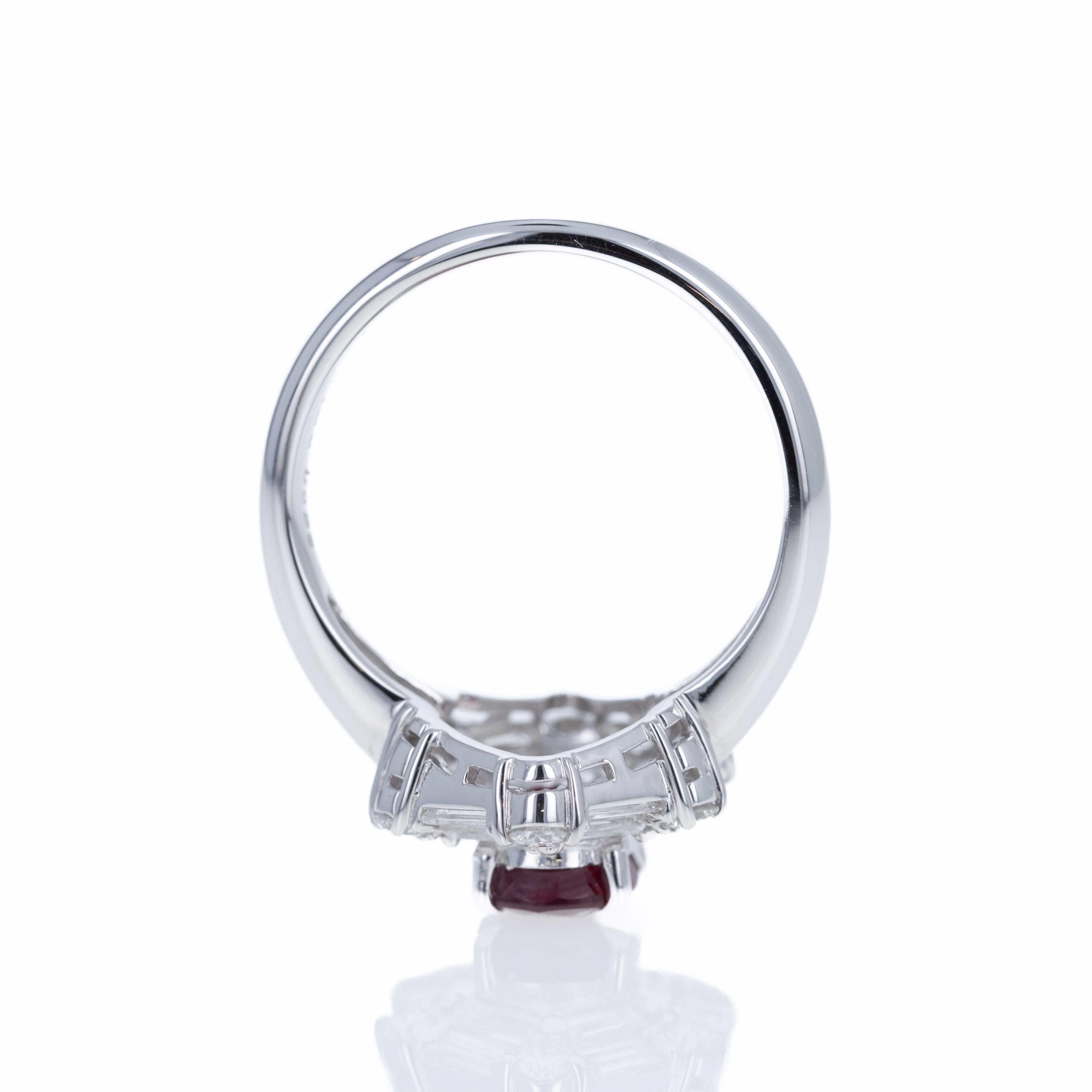 Sechseckiger Platinring mit 1,35 Karat Taubenblut-Rubin-Diamant (Ovalschliff) im Angebot