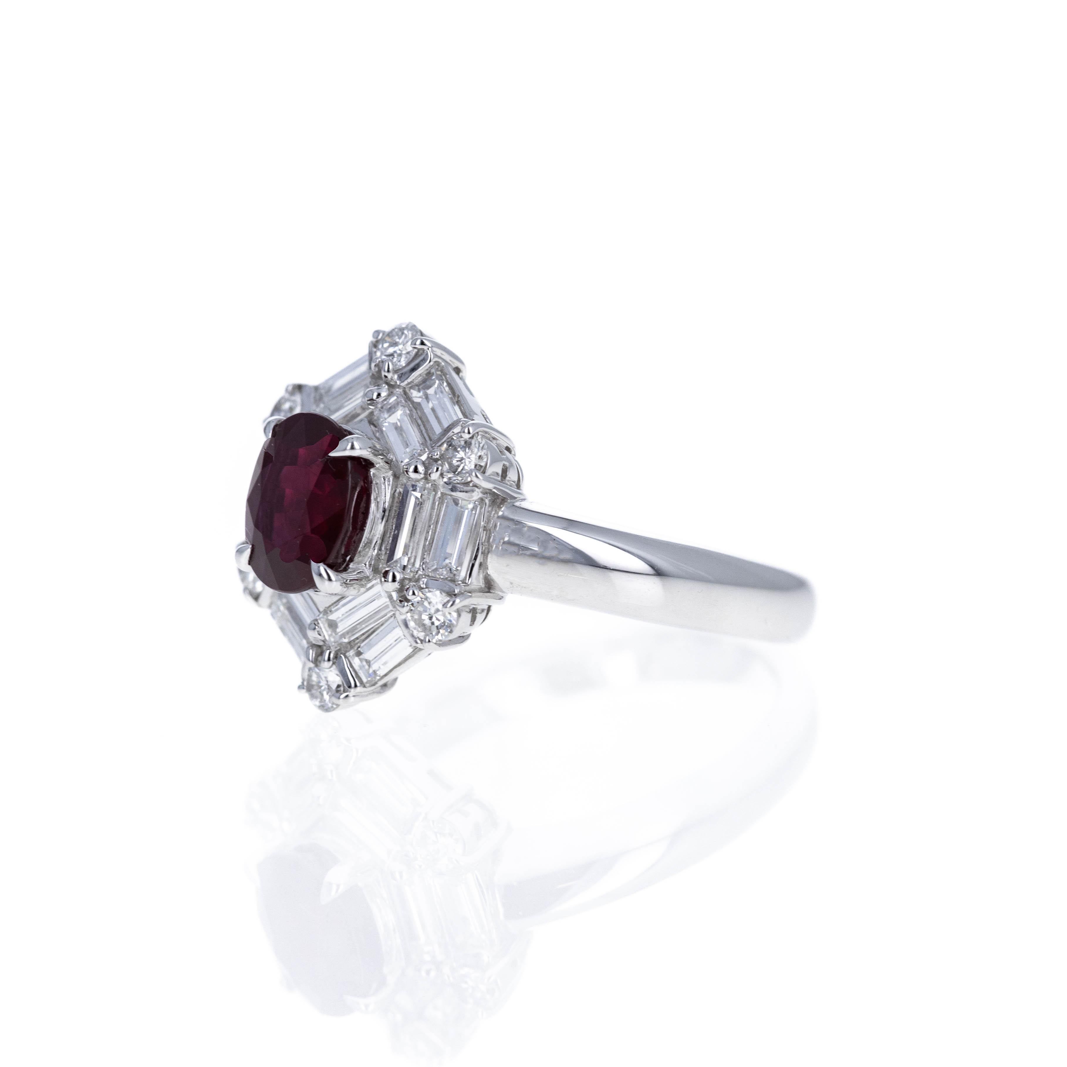 Sechseckiger Platinring mit 1,35 Karat Taubenblut-Rubin-Diamant Damen im Angebot