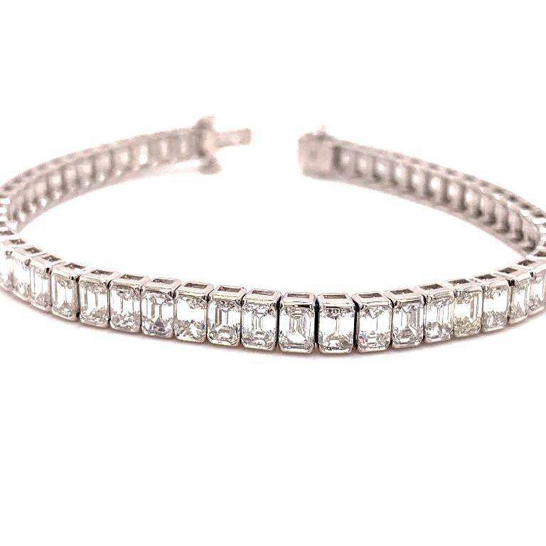 Sophia D. 13.68 Carat Emerald Cut Diamond Tennis Bracelet Set in Platinum For Sale 1