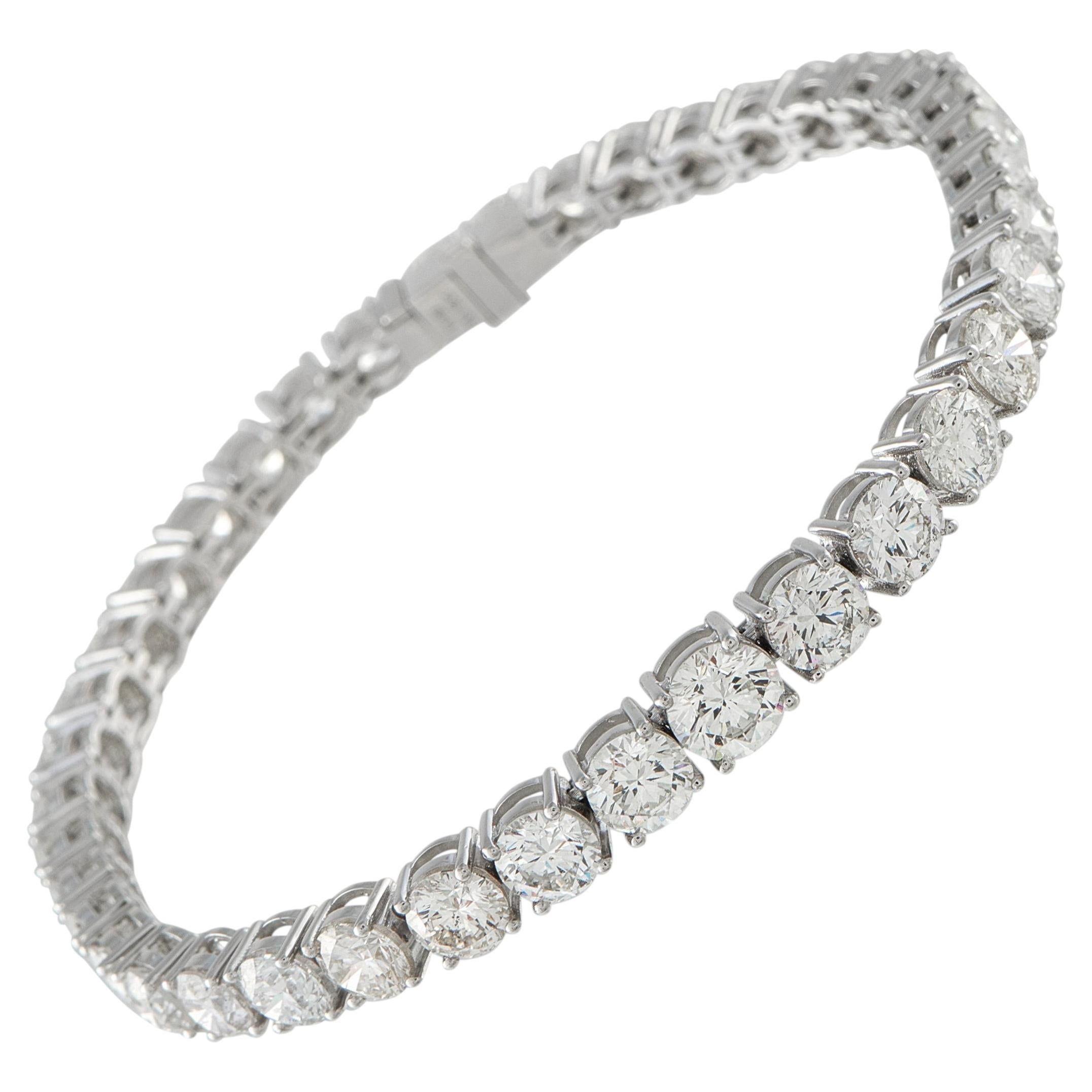 Tennisarmband aus Platin mit 13,82 Karat Diamanten im Angebot