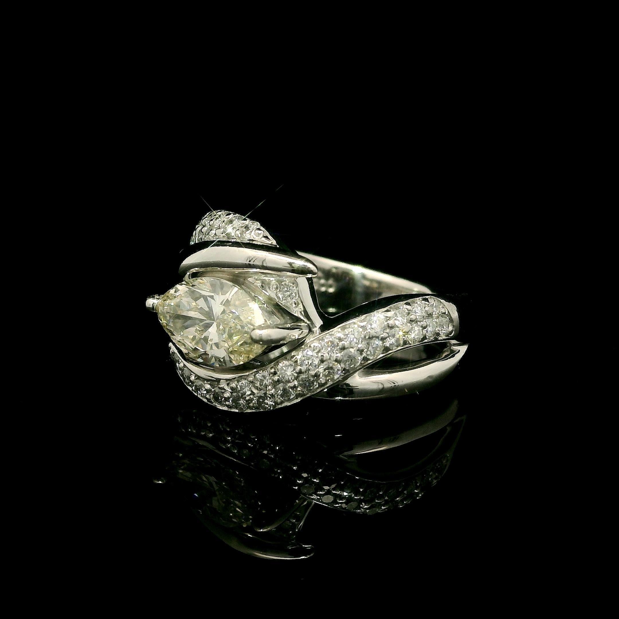 Platin 1,47ctw Marquise Solitär Diamant Pave Bypass Stil Band Ring (Marquiseschliff) im Angebot