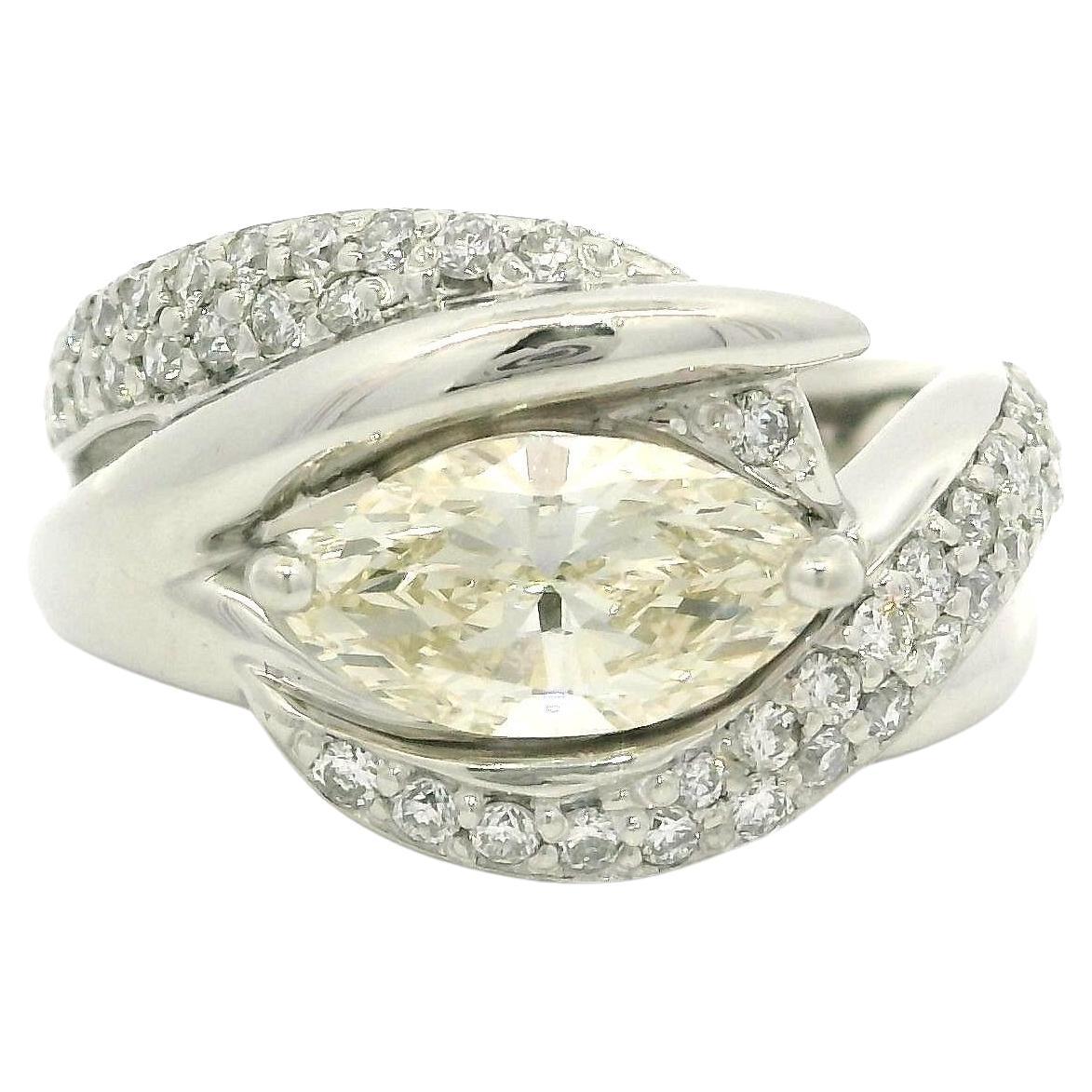 Platin 1,47ctw Marquise Solitär Diamant Pave Bypass Stil Band Ring im Angebot