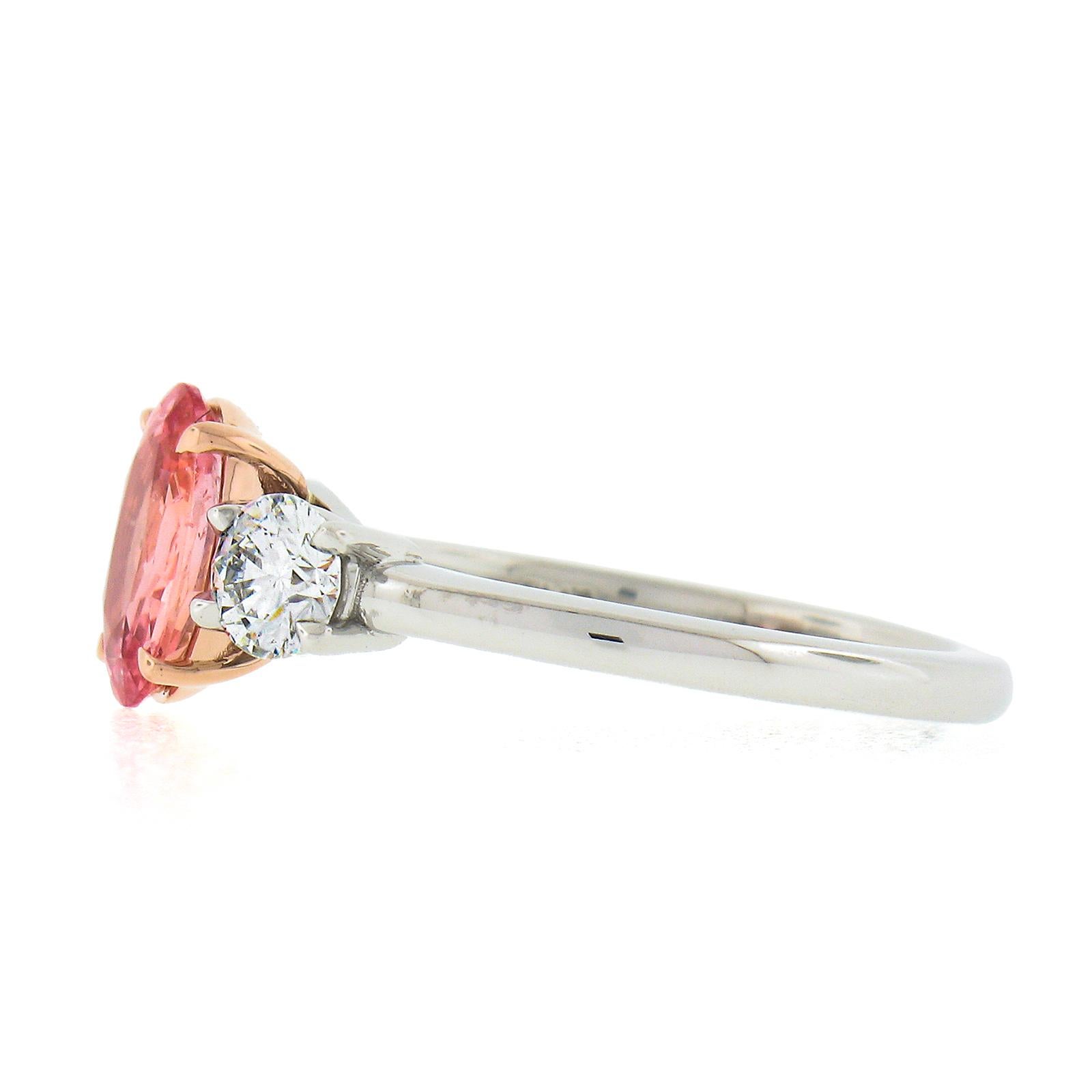 Bague de fiançailles 3 pierres en platine et or 14K GIA saphir Padparadscha et diamant en vente 1