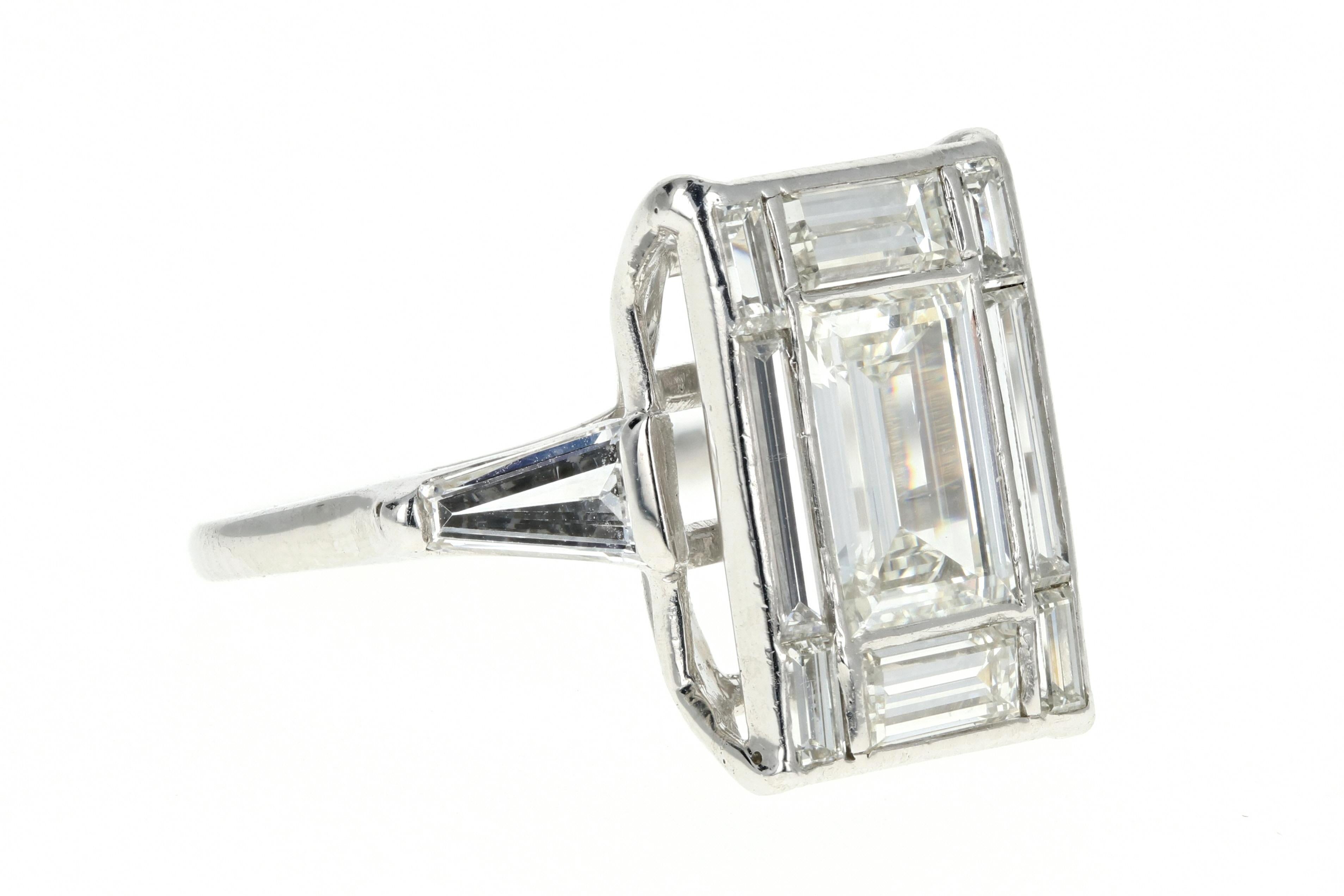 Platinum 1.7 Carat Center Baguette Diamond 3.45 Carats Total Engagement Ring (Baguetteschliff)
