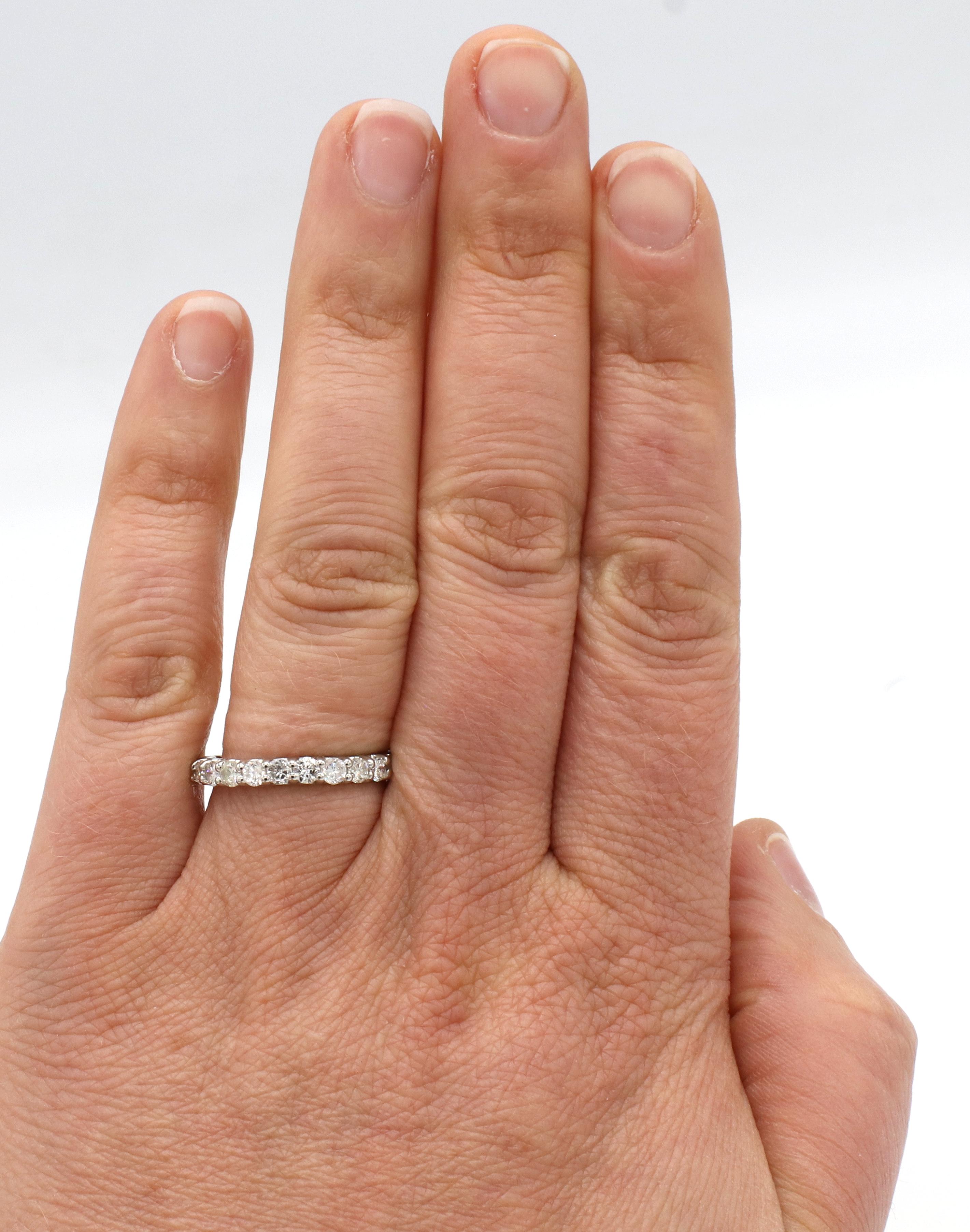 Platinum 1.50 Carat Natural Round Diamond Eternity Band Ring In New Condition For Sale In  Baltimore, MD
