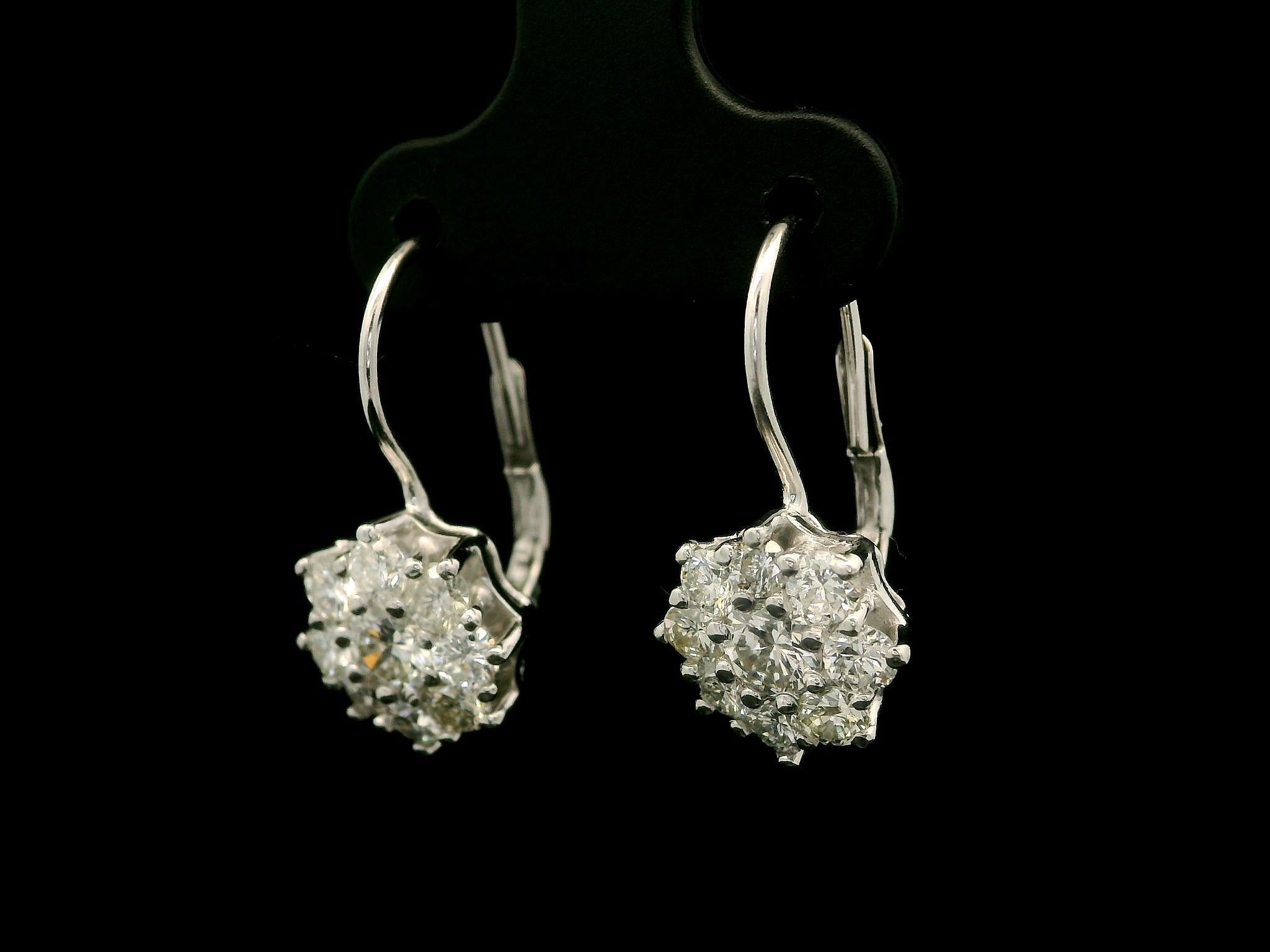 Platin 1,52ctw Fiery Diamond Cluster Tropfen Ohrring w / Weißgold Hebel Backings (Brillantschliff) im Angebot