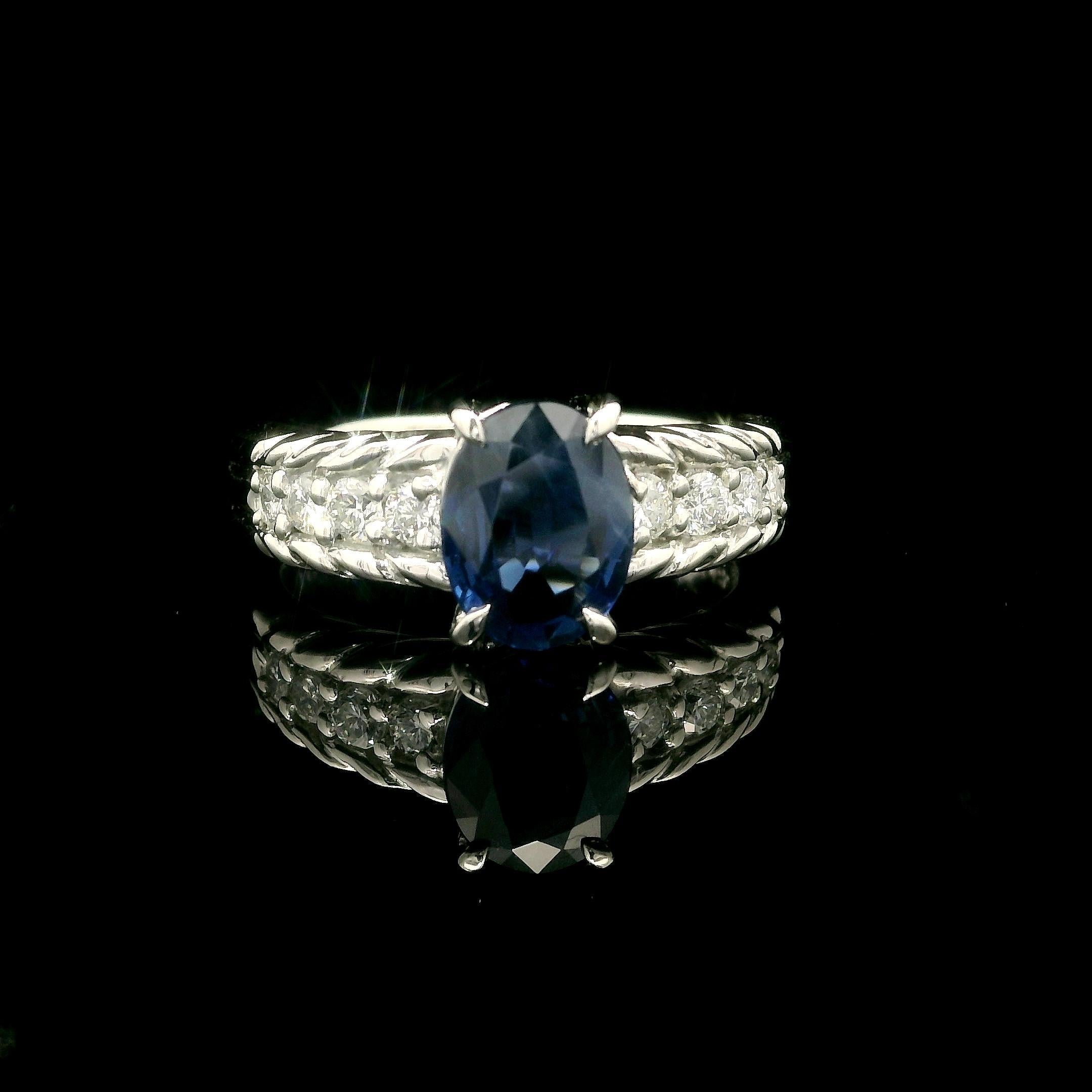 Platinum 1.55ctw Oval Cut Velvety Blue Sapphire w/ Diamond Classic Cable Ring In Good Condition For Sale In Montclair, NJ