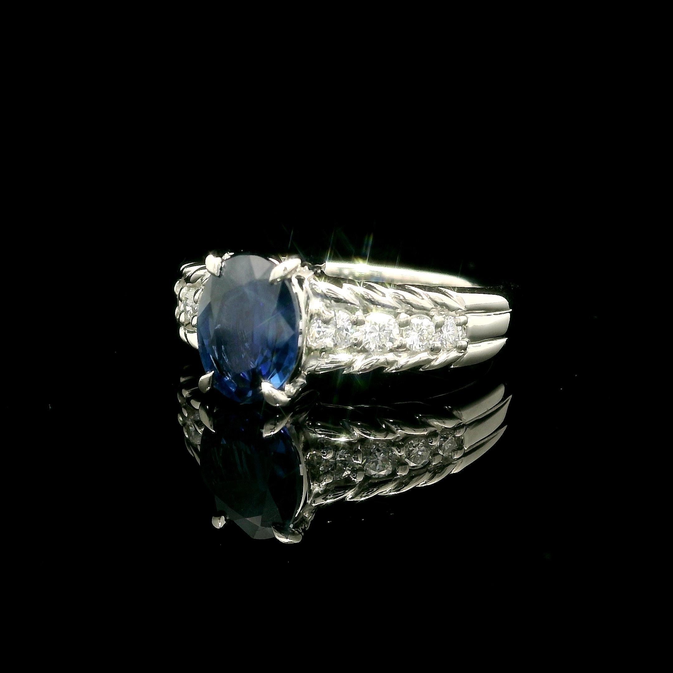 Platinum 1.55ctw Oval Cut Velvety Blue Sapphire w/ Diamond Classic Cable Ring For Sale 1
