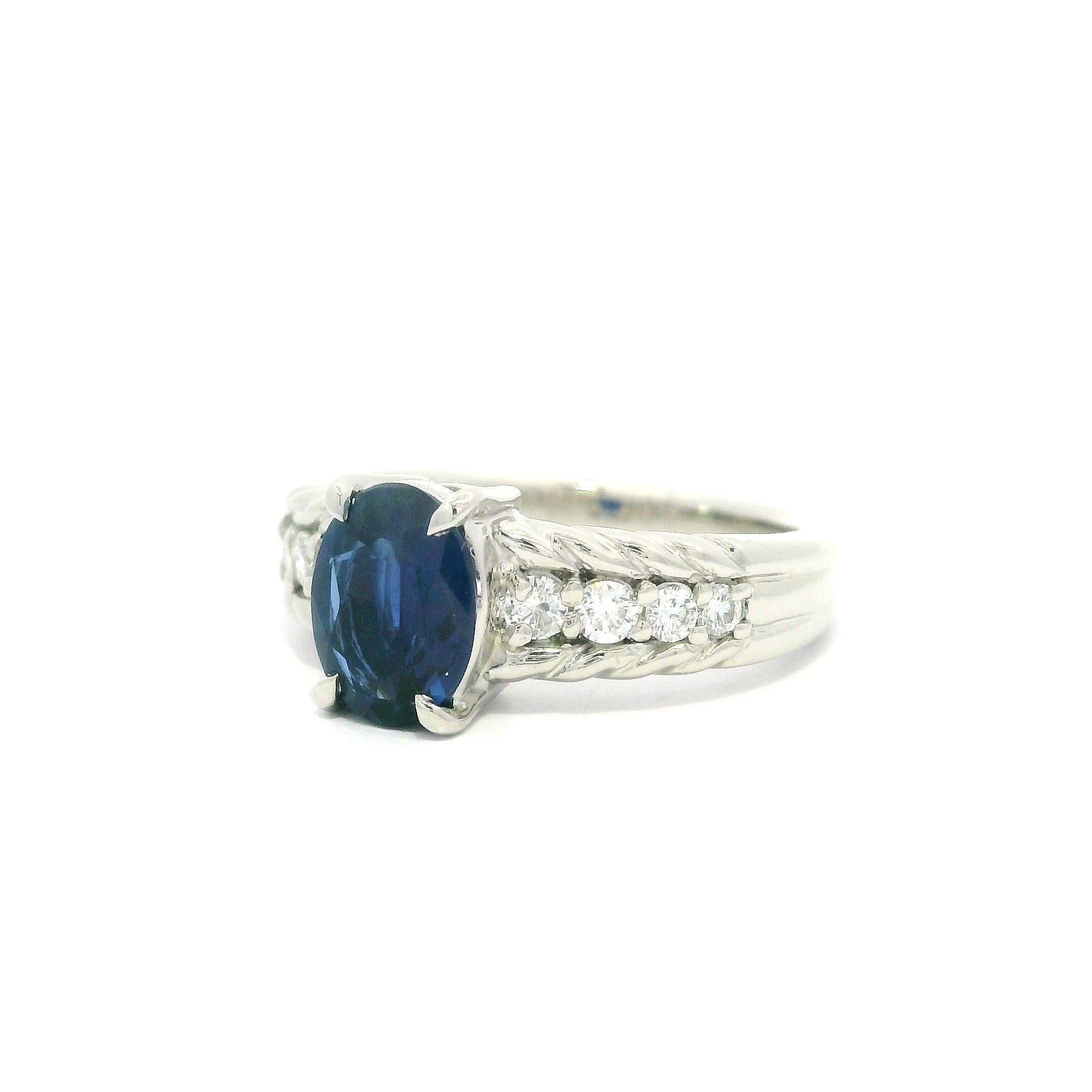 Platinum 1.55ctw Oval Cut Velvety Blue Sapphire w/ Diamond Classic Cable Ring For Sale 2