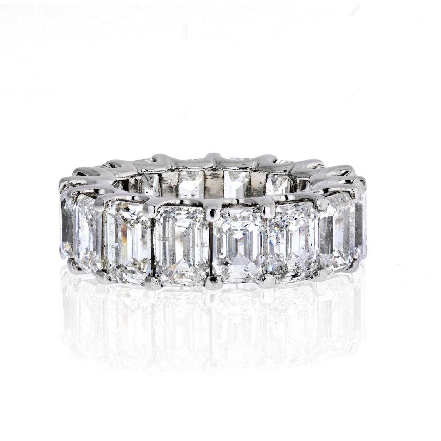 A sparkling array of brilliance is created by emerald cut diamonds that total 16.24 carats. These diamonds go all the way around the band, so even if the ring twist, there will always be diamonds showing.
Diamond Carat Weight: 16.24cts;
Diamond