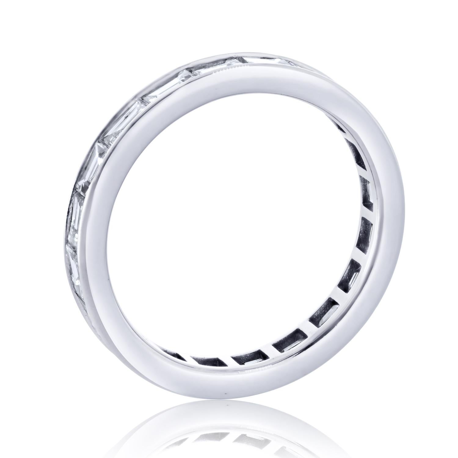 Contemporain Bague d'éternité en platine 1.60cttw Baguette Diamond Channel Set Handmade en vente