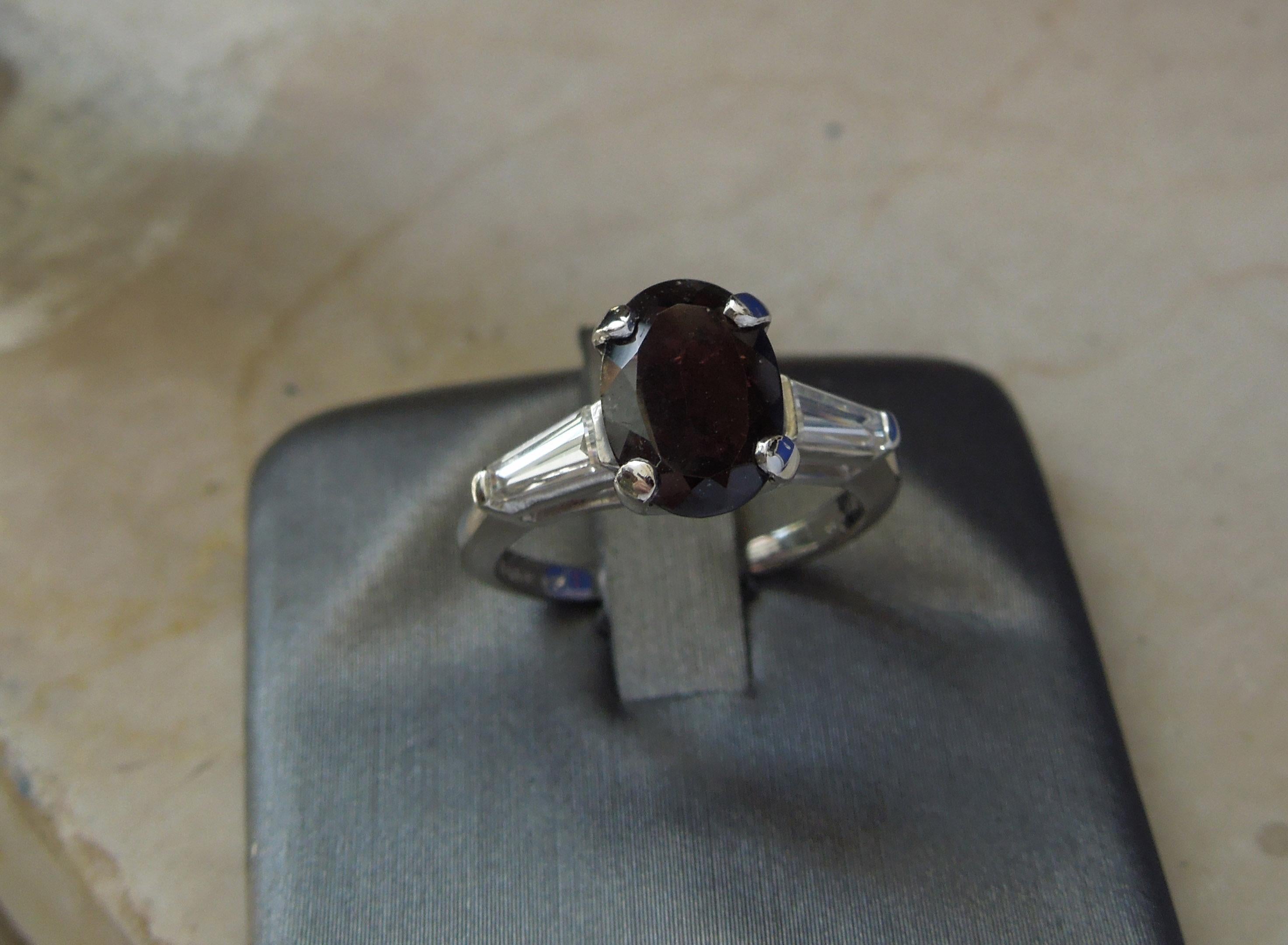 Oval Cut Platinum 1.61 Carat Alexandrite and Baguette Ring For Sale