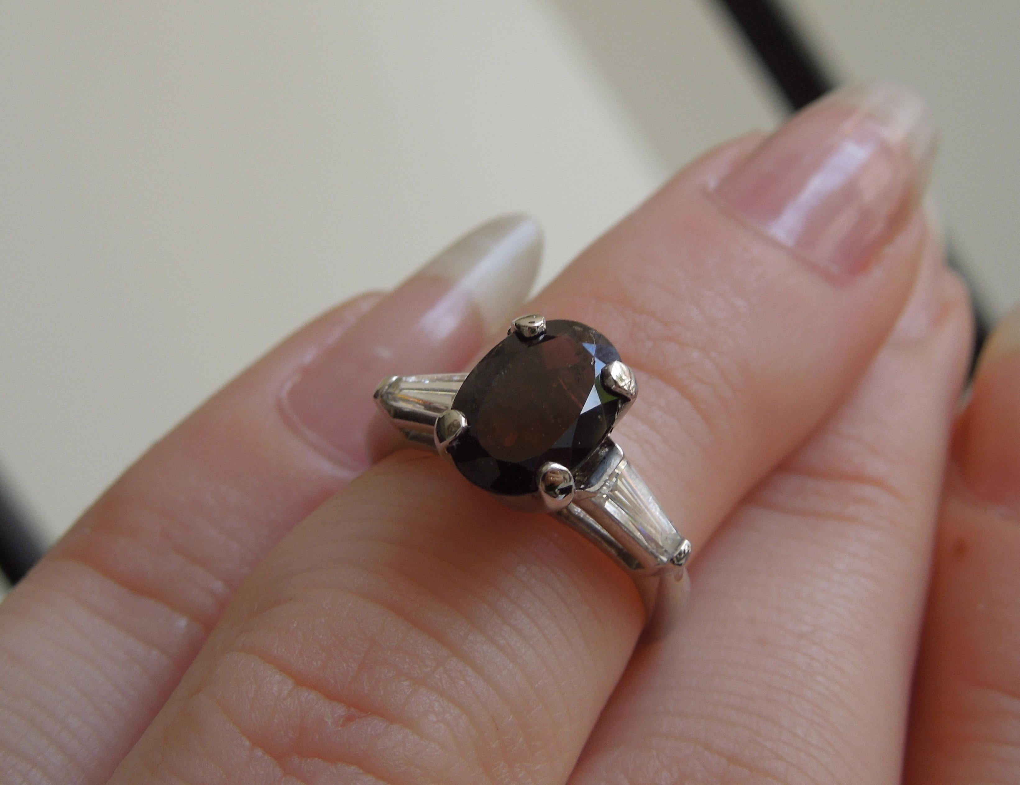 Platinum 1.61 Carat Alexandrite and Baguette Ring In Excellent Condition For Sale In METAIRIE, LA