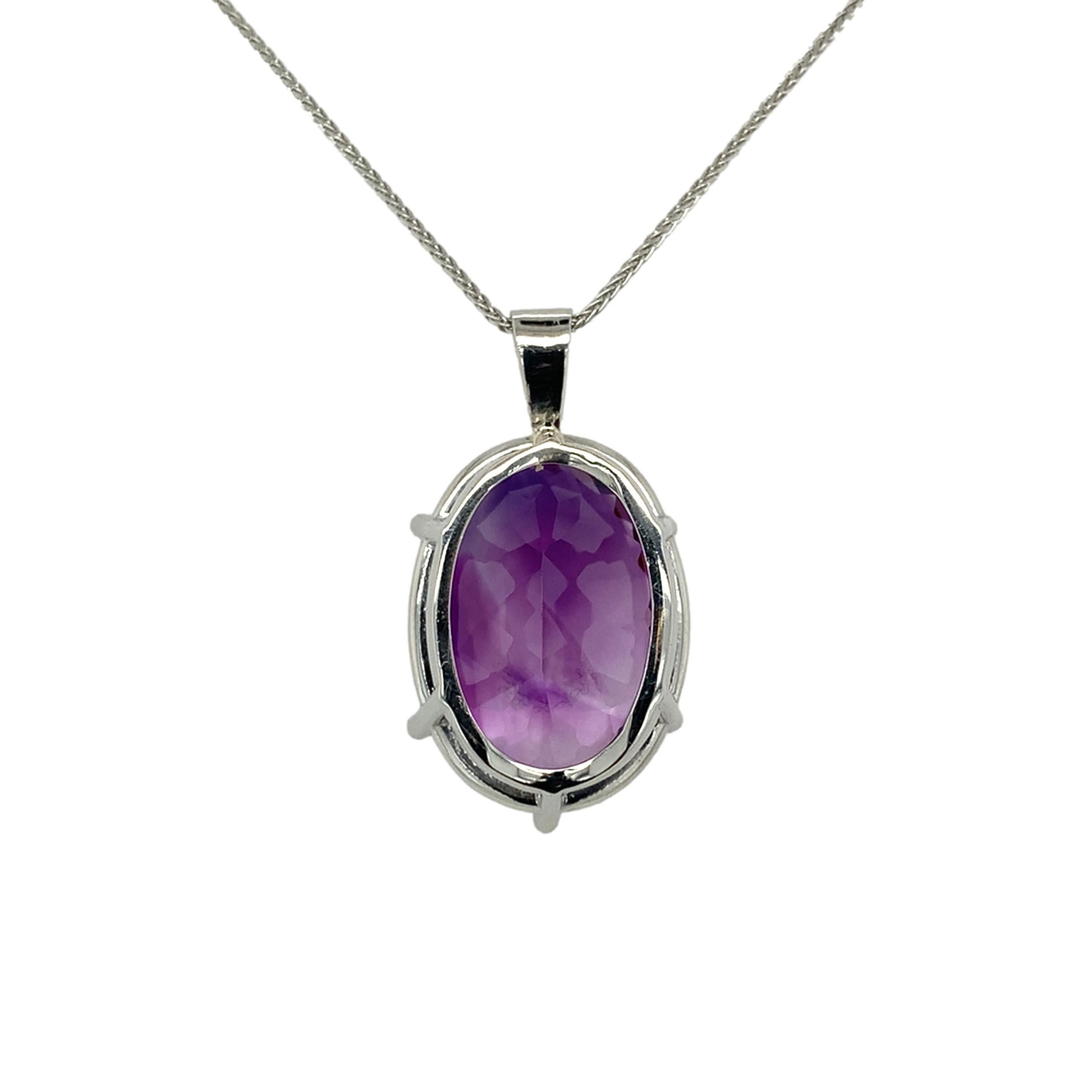 Taille ovale Pendentif Améthyste ovale de 16,33 carats en platine avec chaîne en platine de 18 pouces en vente