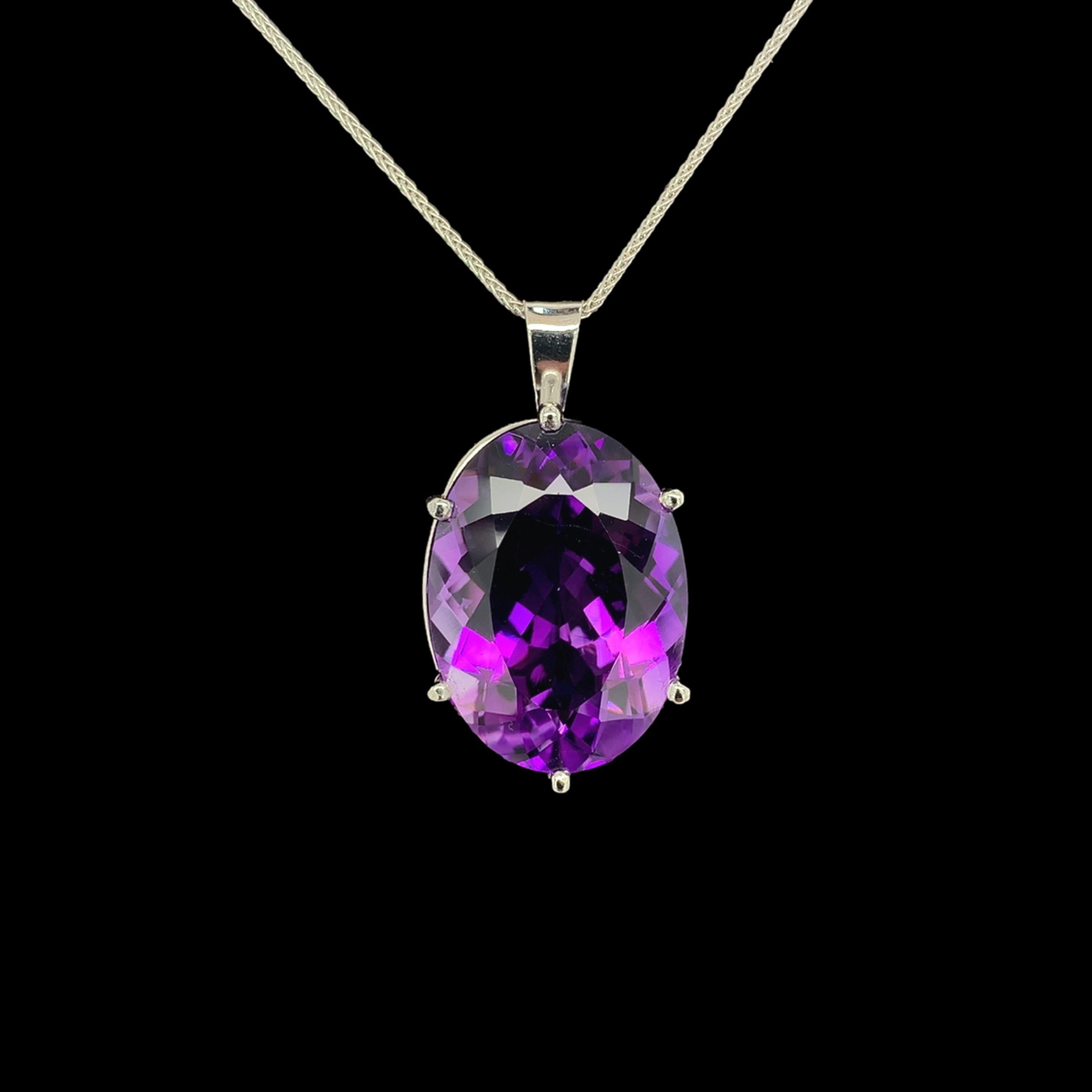 Pendentif Améthyste ovale de 16,33 carats en platine avec chaîne en platine de 18 pouces Pour femmes en vente