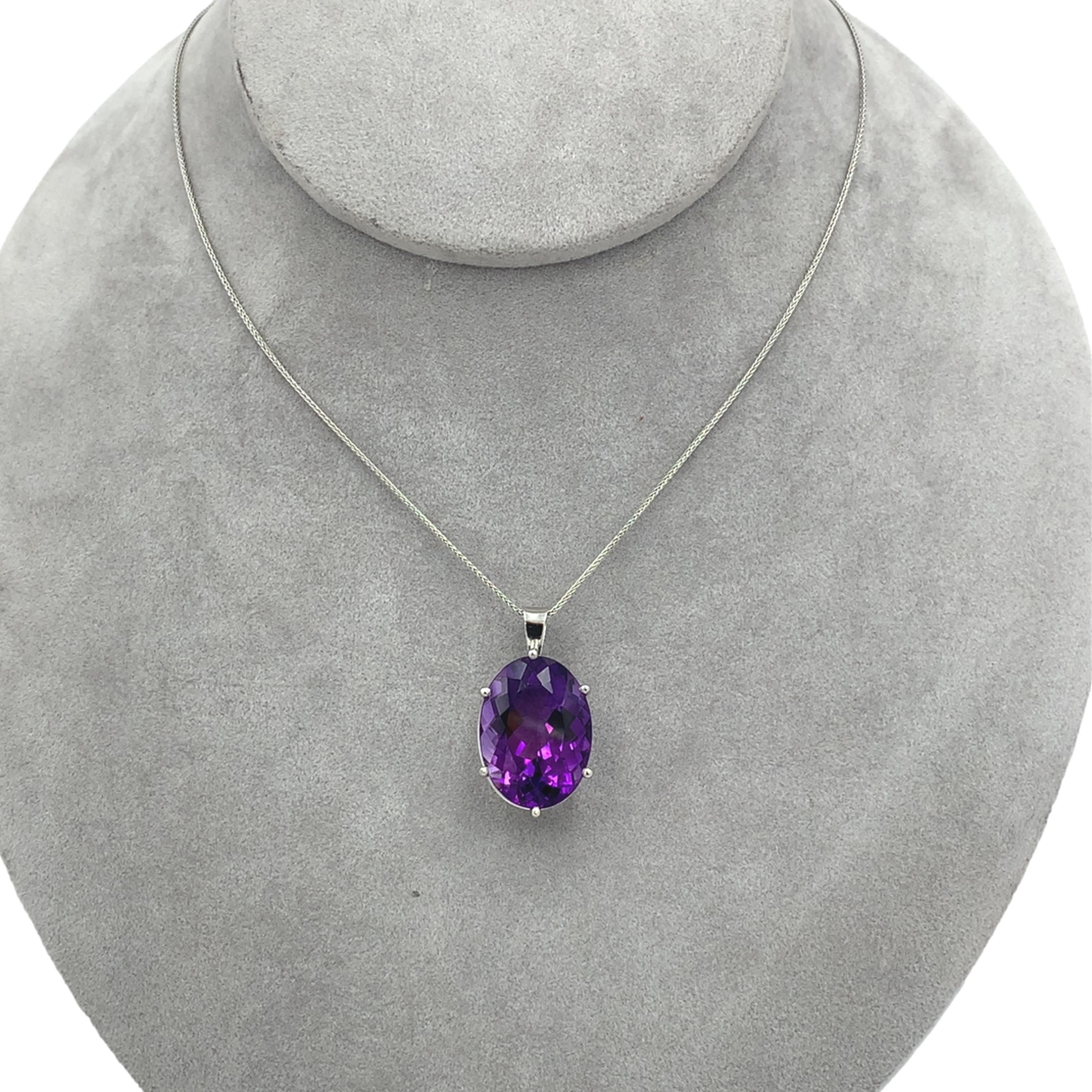 Pendentif Améthyste ovale de 16,33 carats en platine avec chaîne en platine de 18 pouces en vente 1