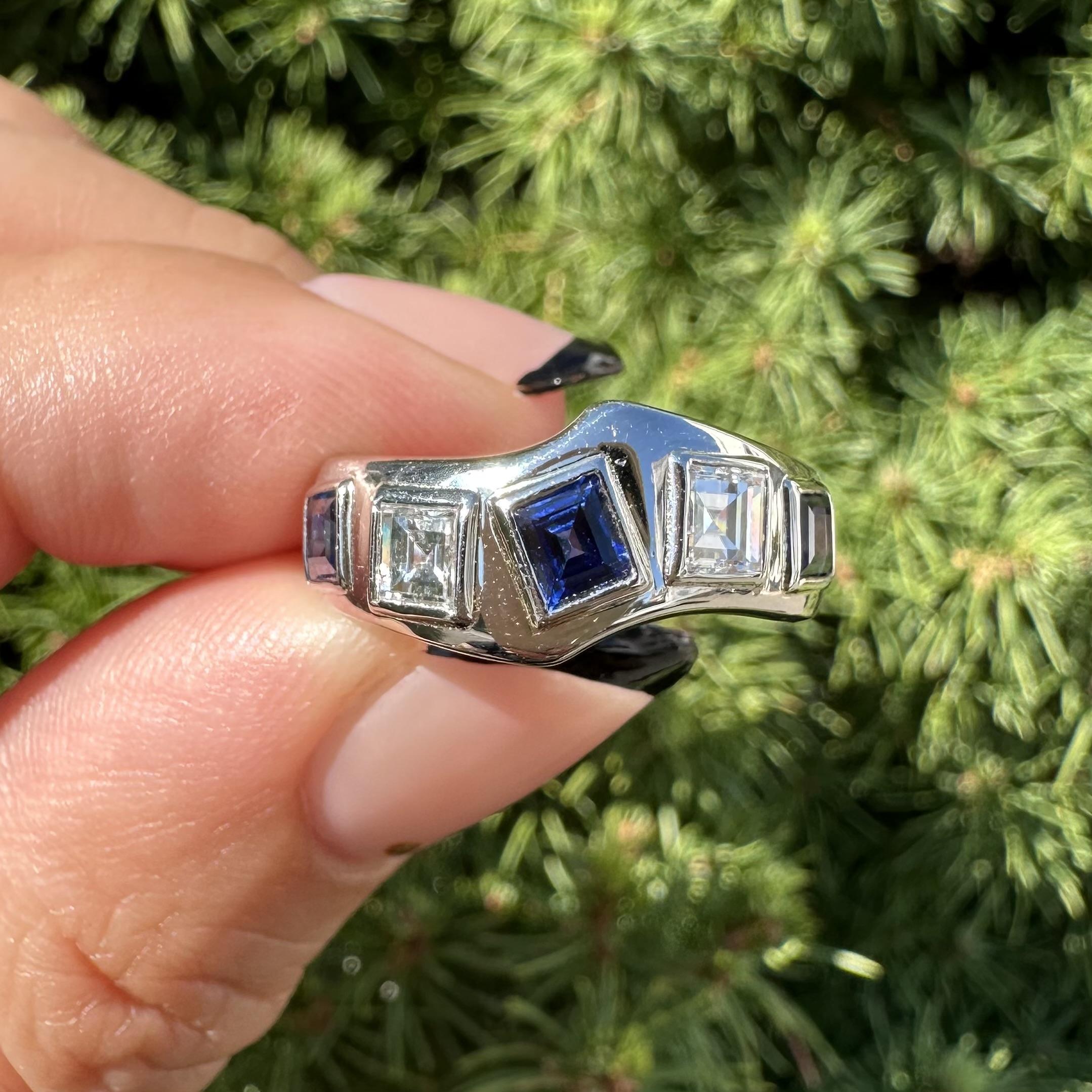 Anello in platino con castone quadrato da 1,66 carati con zaffiro e diamante a fascia ondulata in vendita 8