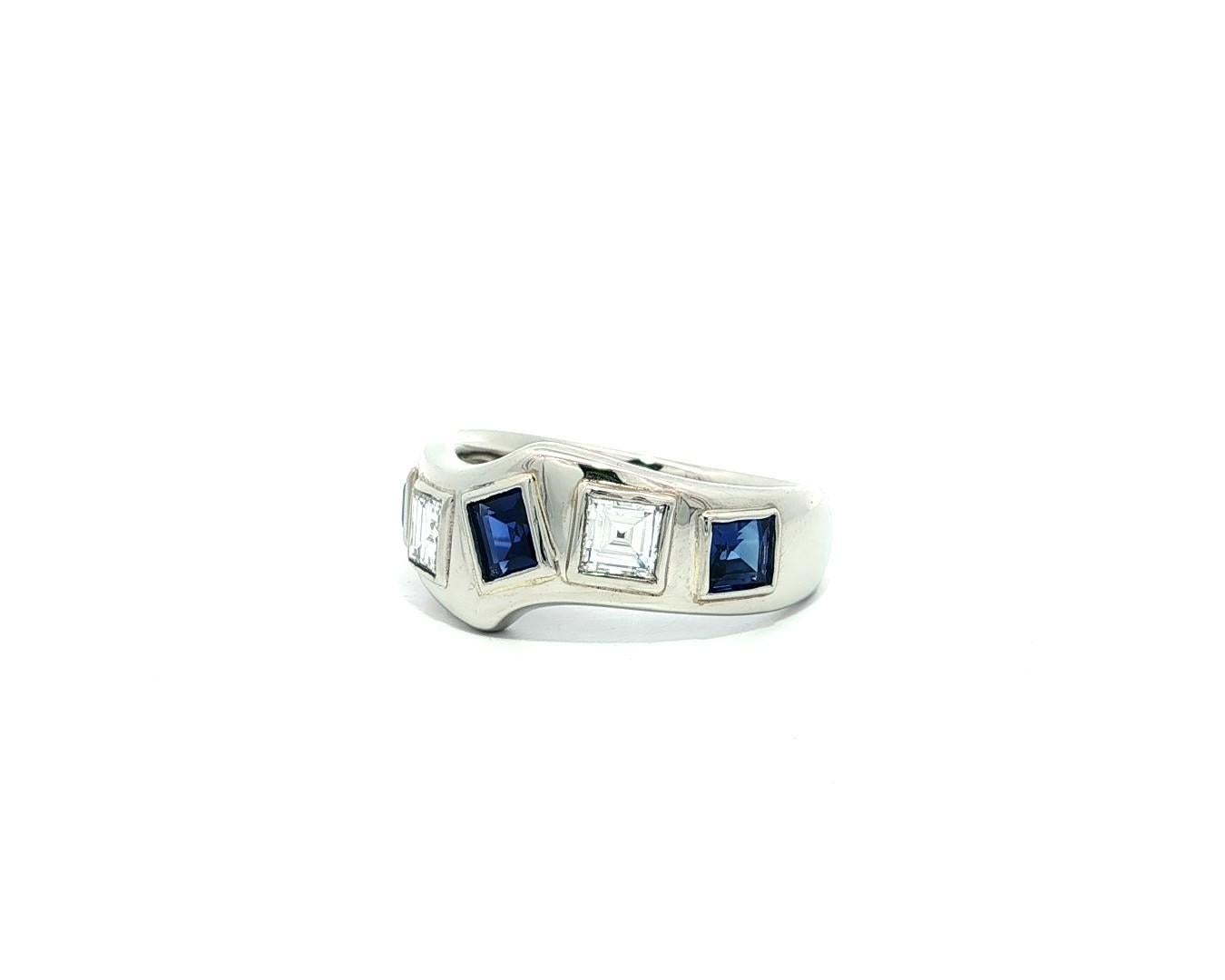Anello in platino con castone quadrato da 1,66 carati con zaffiro e diamante a fascia ondulata In condizioni ottime in vendita a Montclair, NJ