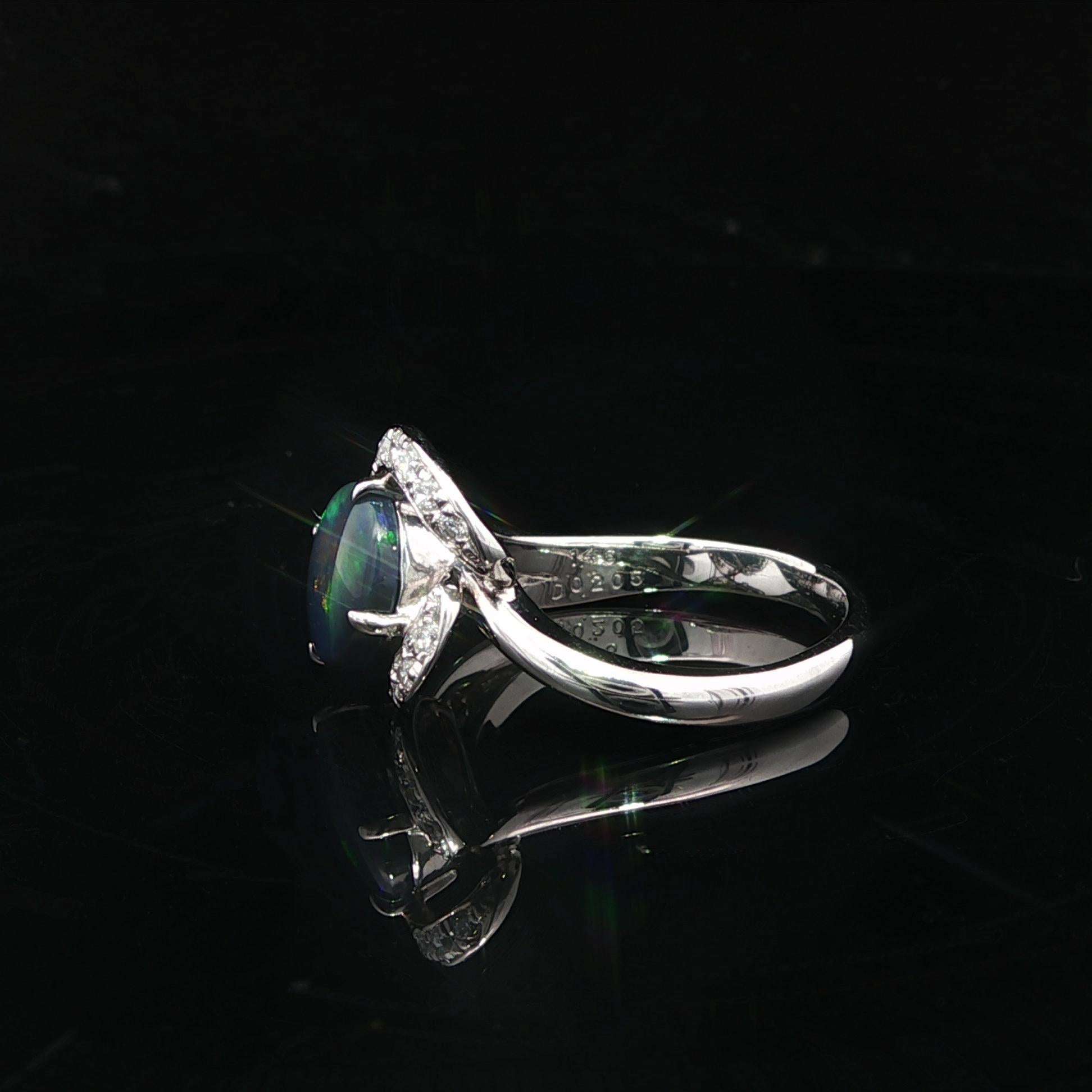Bague en platine 1,67ct Cabochon ovale d'opale noire avec diamant Bypass Design en vente 5