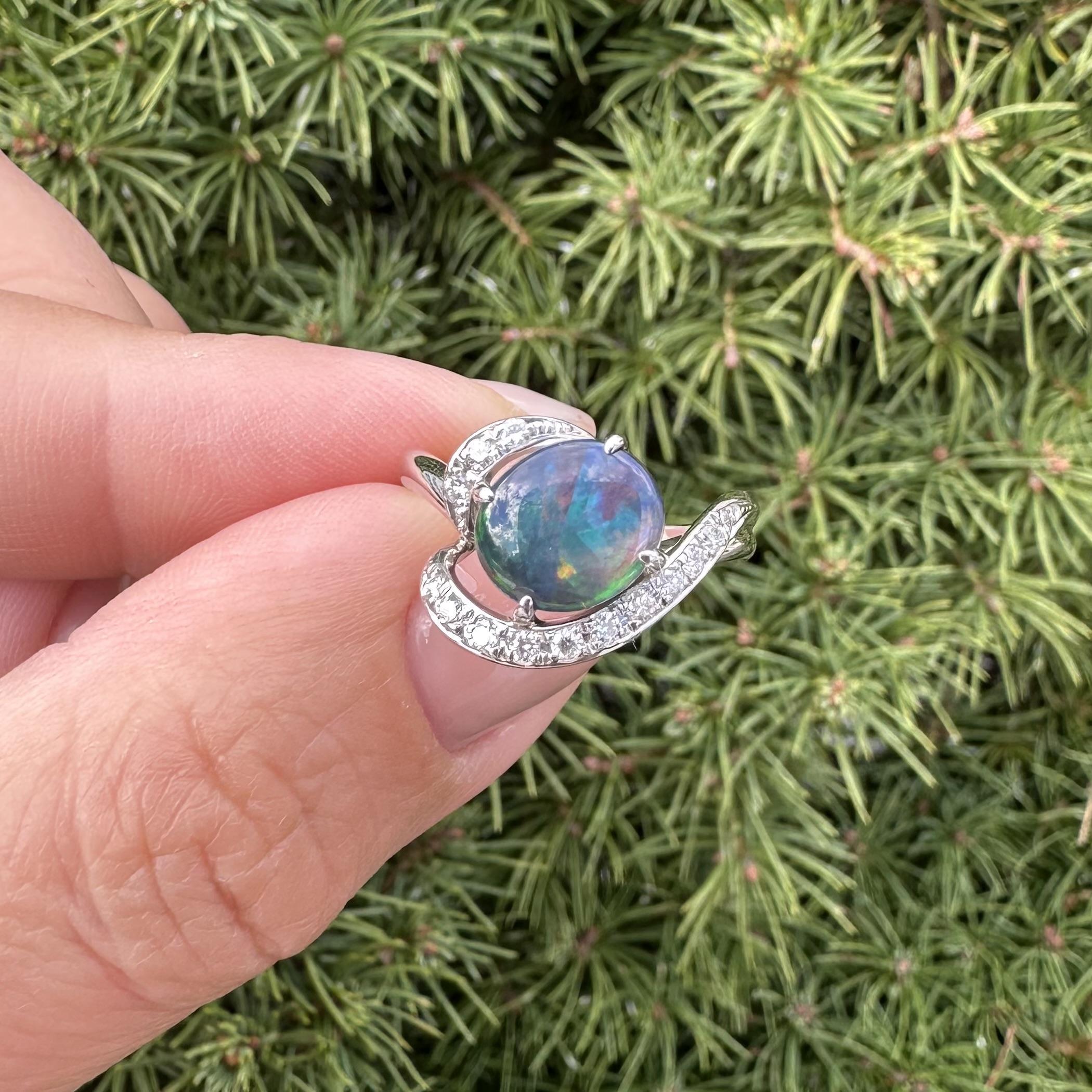 Bague en platine 1,67ct Cabochon ovale d'opale noire avec diamant Bypass Design en vente 9