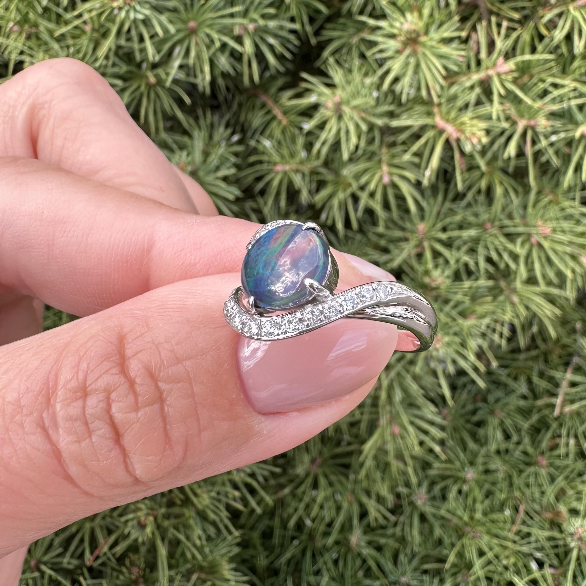 Bague en platine 1,67ct Cabochon ovale d'opale noire avec diamant Bypass Design en vente 10