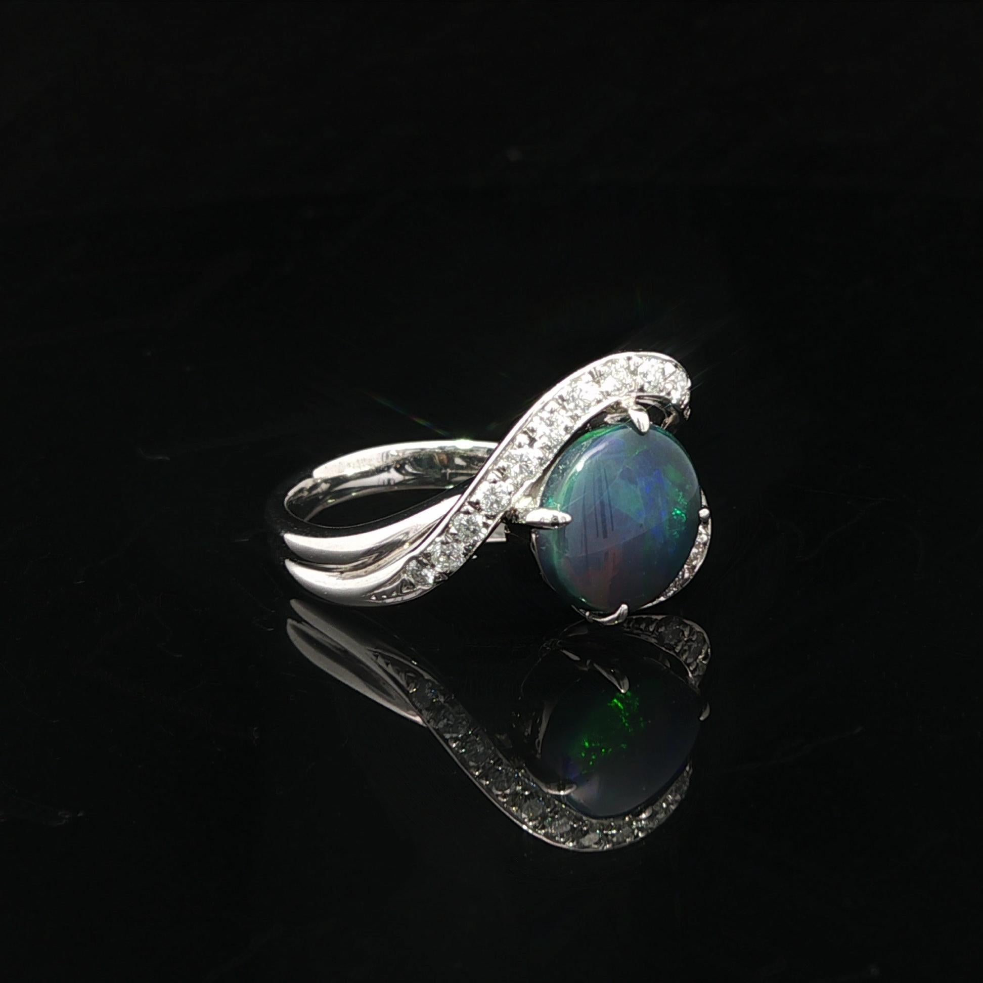 Bague en platine 1,67ct Cabochon ovale d'opale noire avec diamant Bypass Design en vente 3