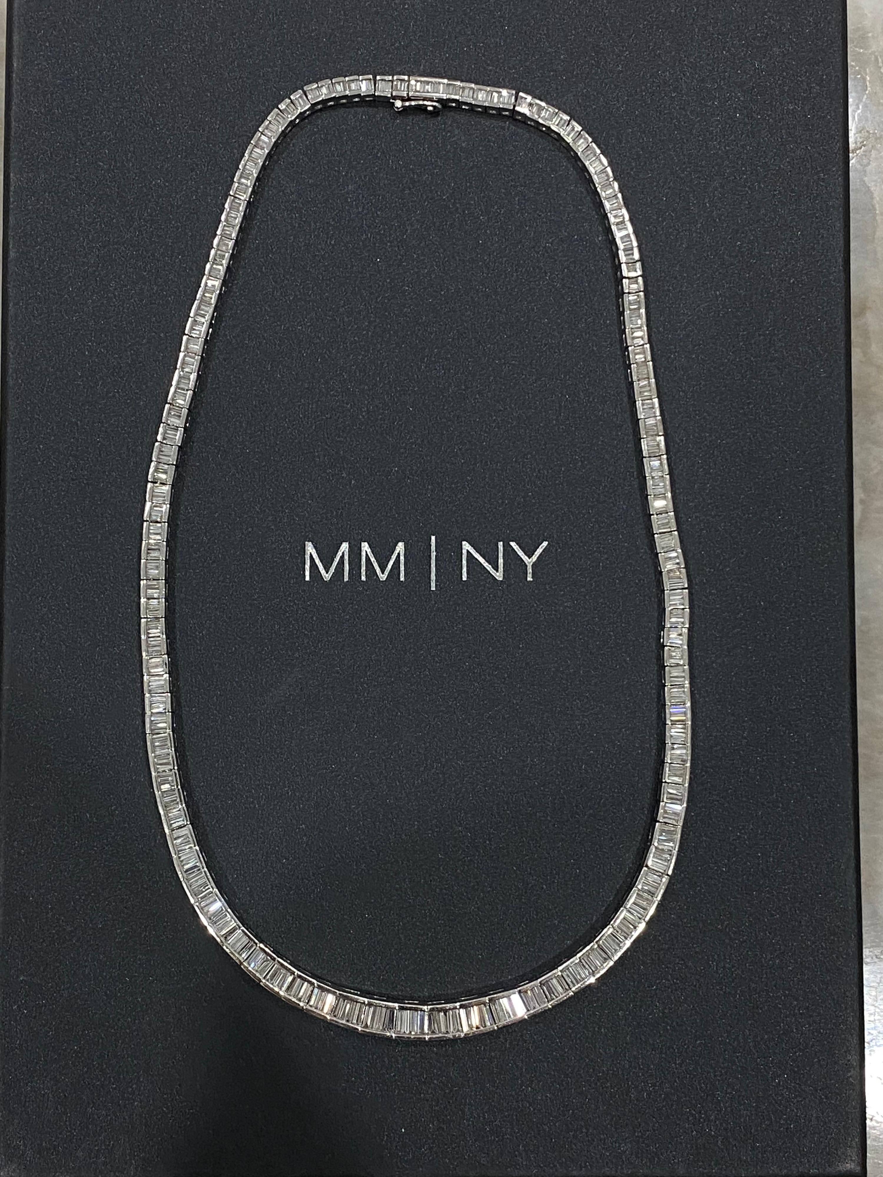 Very Fine Platinum 17 Carat Tapered Baguette Diamond Riviere Necklace In Excellent Condition In New York, NY