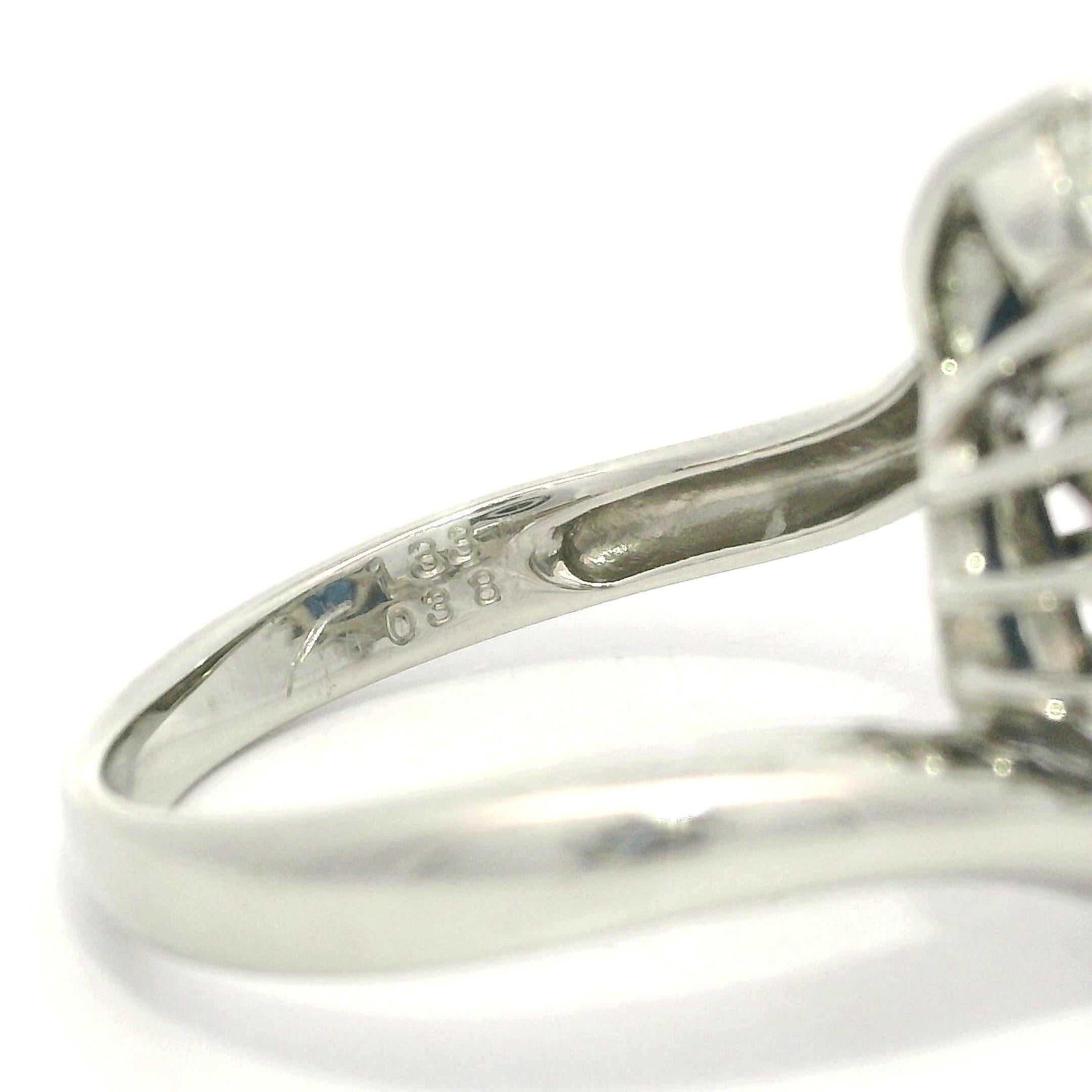 Anello in platino con zaffiro blu reale ovale da 1,71 carati e diamante a raggiera con design bypass in vendita 3
