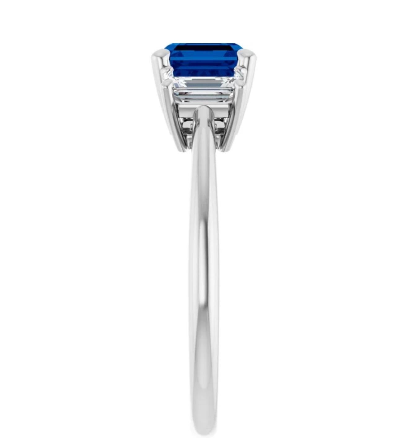 Taglio Asscher Anello di fidanzamento in platino con zaffiro blu e diamante da 1,75 carati in vendita