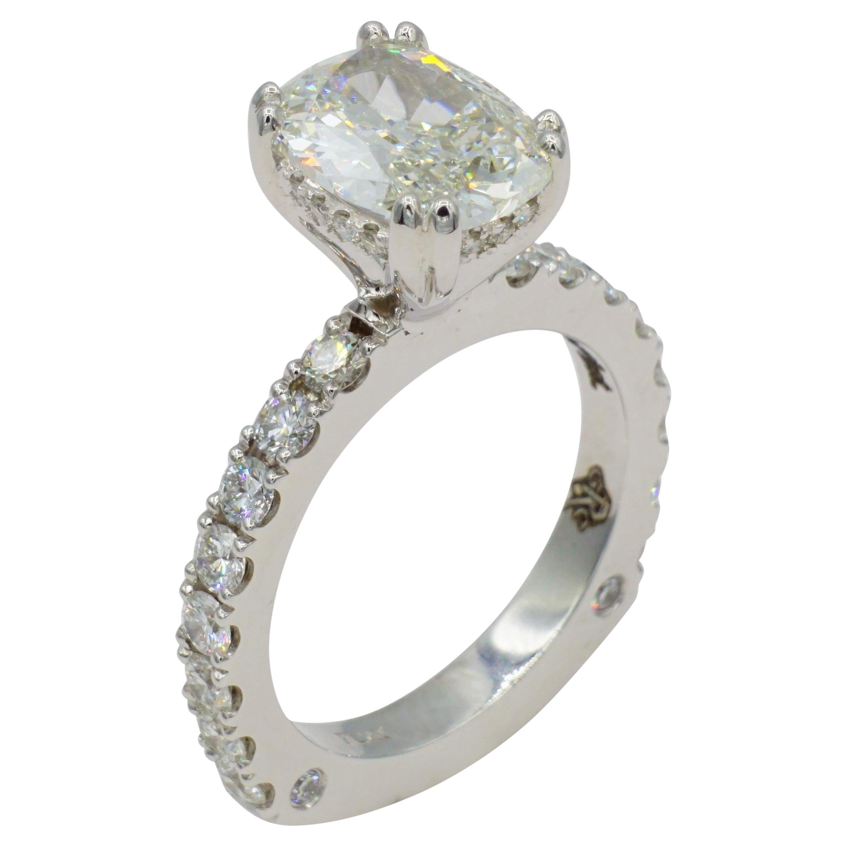 Platinum 1.75ct Cushion Natural Diamond Engagement Ring, GIA-Certified, New en vente