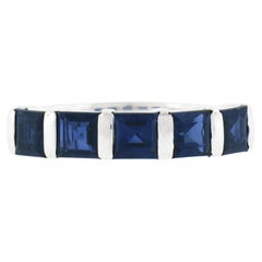 Bague à anneau à 5 pierres en platine avec saphir bleu taille carrée de 1,75 carat serti en barre
