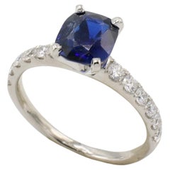 Platin 1,76 Karat natürlicher blauer Saphir & Diamant akzentuierter Verlobungsring 