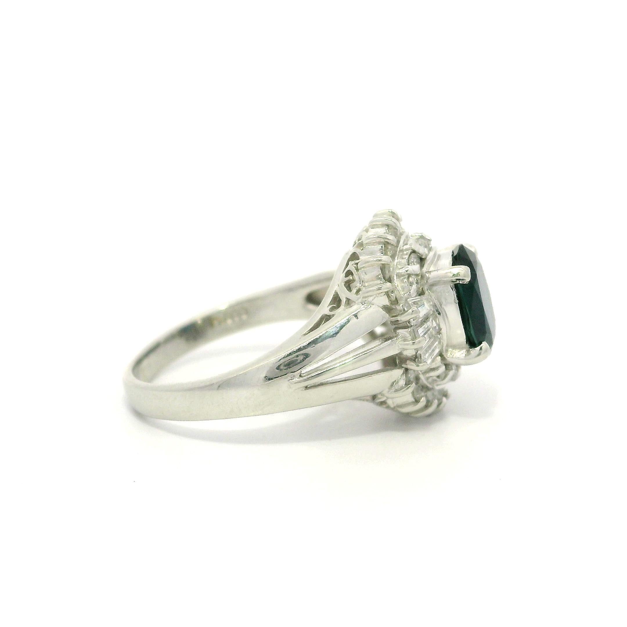 --Pietre: --
(1) Zaffiro naturale autentico - taglio ovale - incastonato - colore blu intenso - 7,4x5,9mm - 1,27ct (esatto)
Diamanti naturali autentici - 28 tondi taglio brillante e 6 taglio baguette - incastonati - colore bianco brillante - 0,50ctw