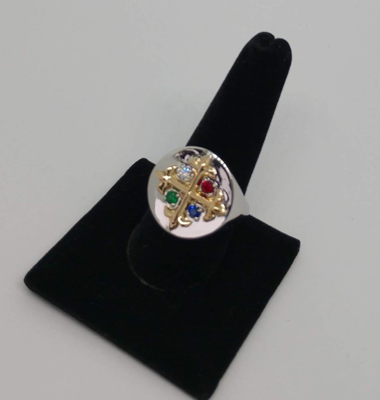 Im Angebot: Siegelring aus Platin, 18 Karat Gold mit Fleur de Lis-Diamant, Saphir, Rubin und Smaragd () 12