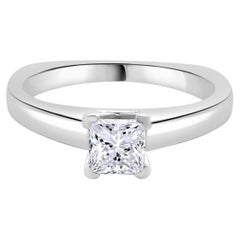 Bague de fiançailles en platine et or blanc 18 carats avec diamant taille princesse