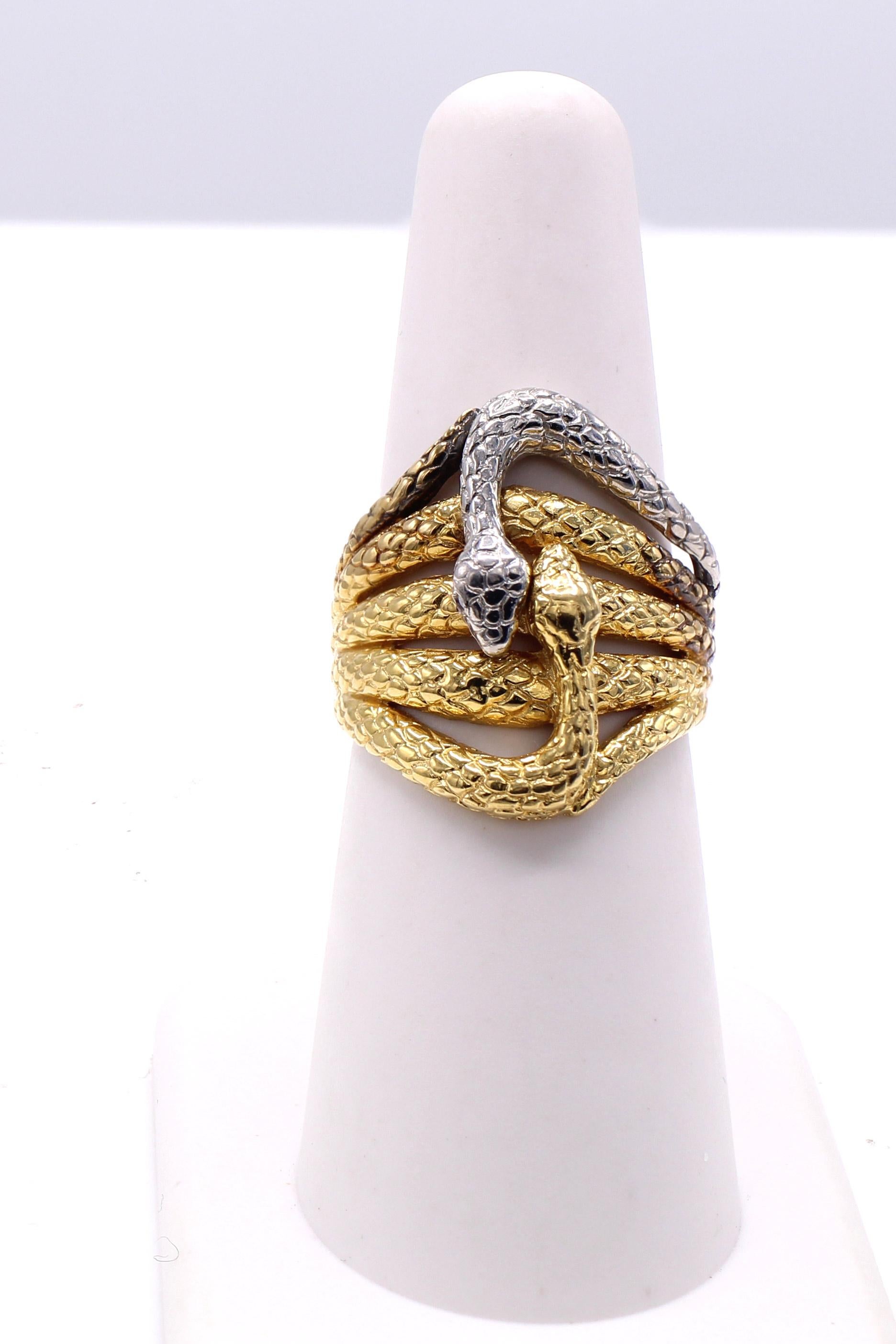 Bague serpent en or jaune 18 carats Excellent état - En vente à New York, NY