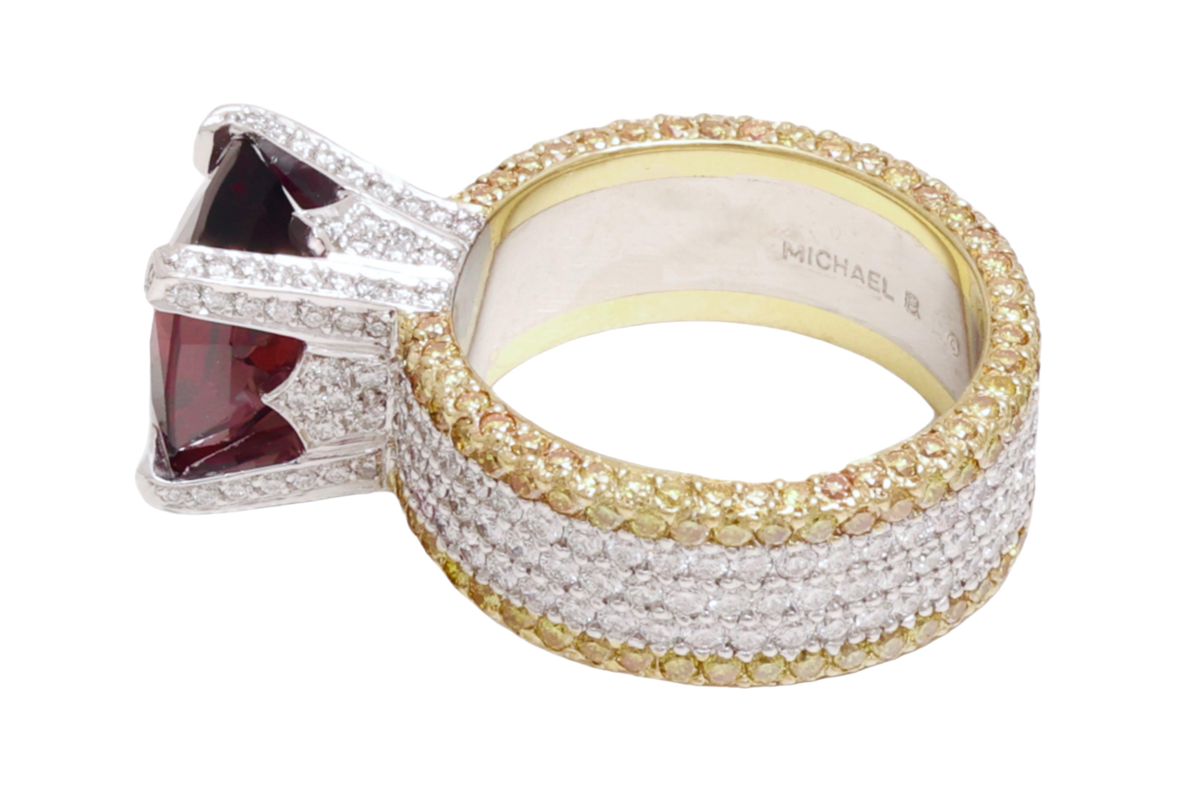 Platinum & 18 kt. Gold Ring 4.75 NH Burmese Spinel, Fancy Yellow & White Diamond In New Condition For Sale In Antwerp, BE