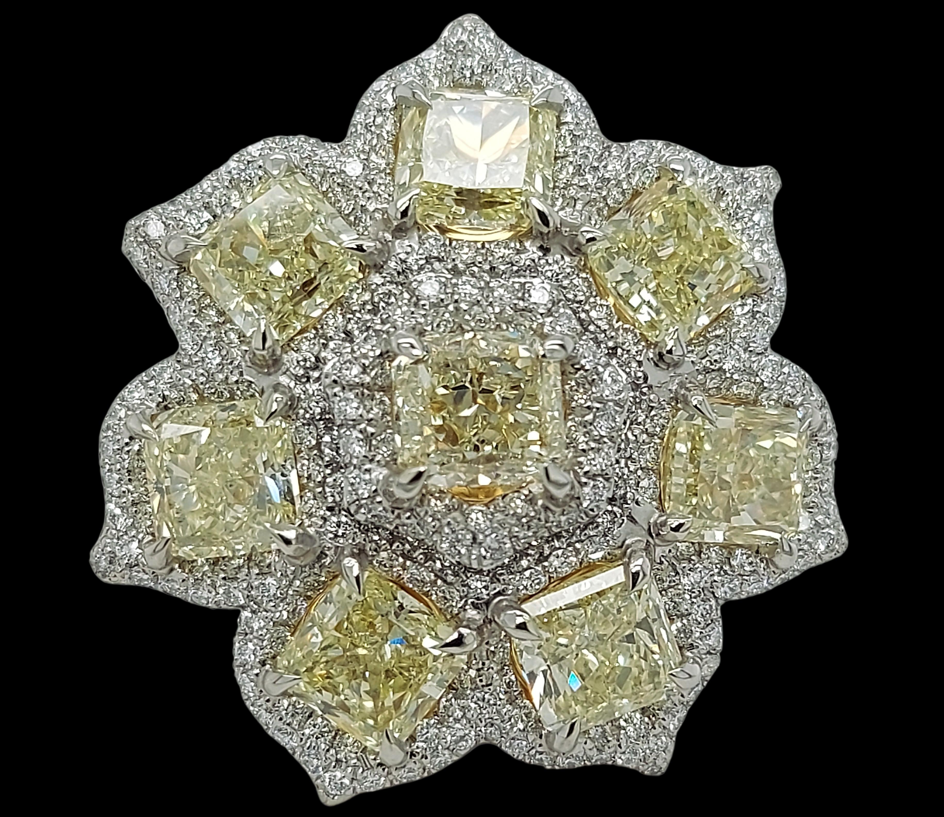 Platinum & 18 kt Pink Gold, 8.49 Ct Fancy Yellow Diamonds & 1.74 Ct Ring In New Condition In Antwerp, BE