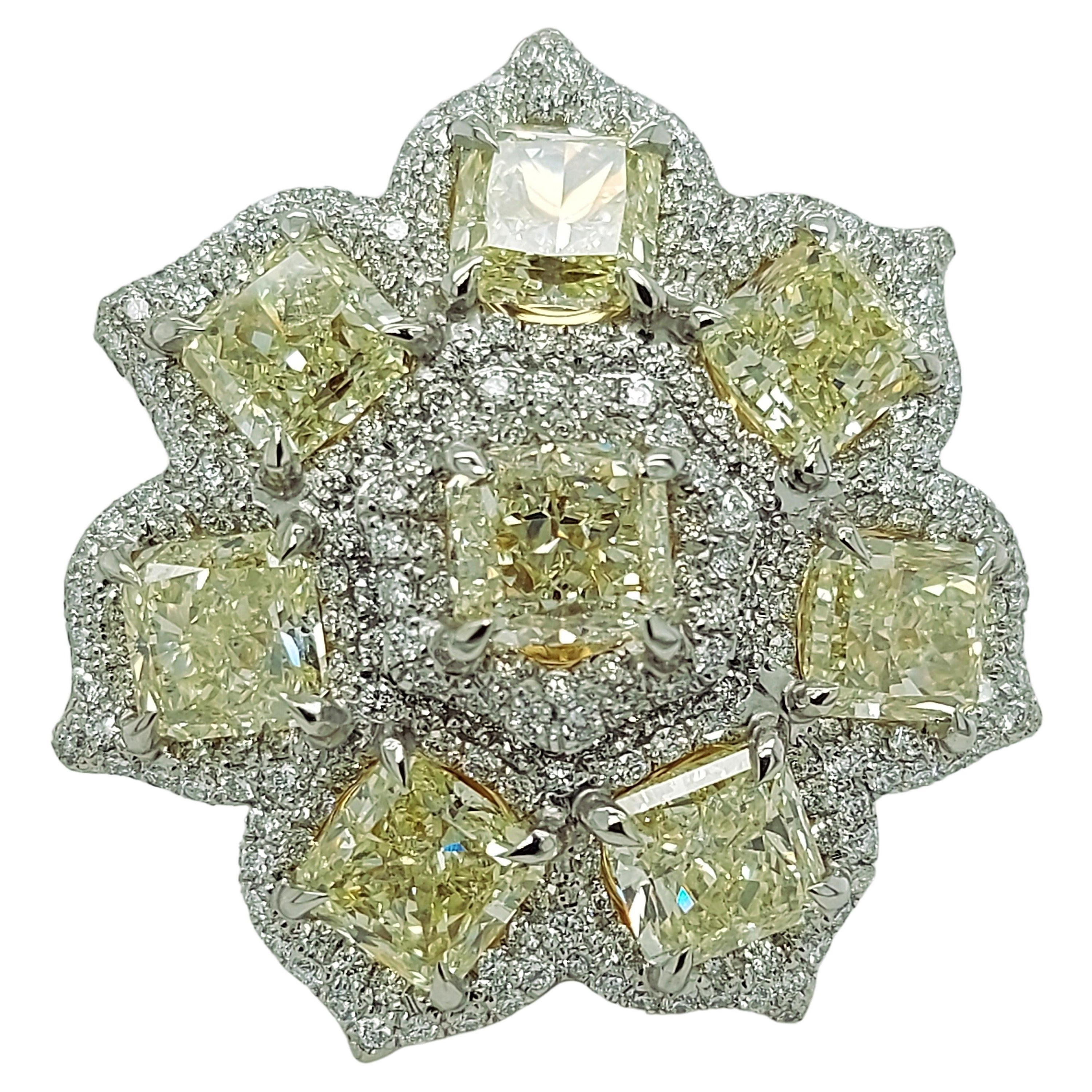 Platinum 
18 kt Pink Gold, 8.49 Ct Fancy Yellow Diamonds 
1.74 Ct Ring