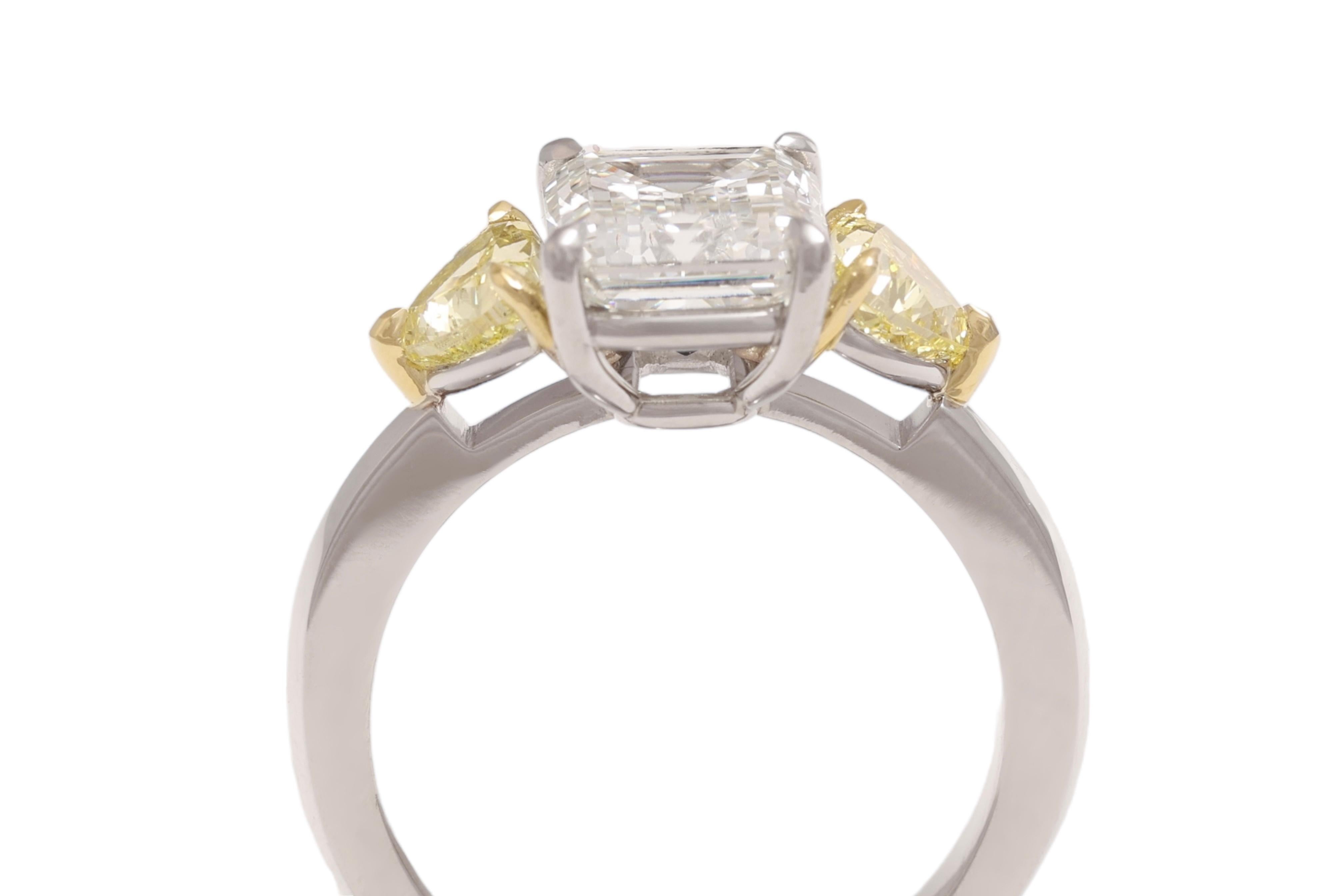 Platinum & 18 kt. Ring With 2.88 ct. Emerald Cut, 2 Triangle Cut Diamonds For Sale 5