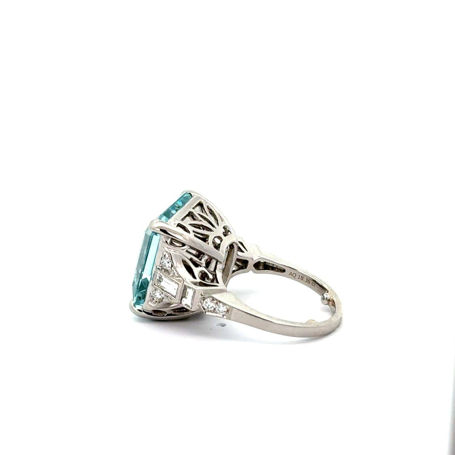 Women's or Men's Platinum 18.36 Carat Aquamarine and Diamond Cocktail Ring For Sale