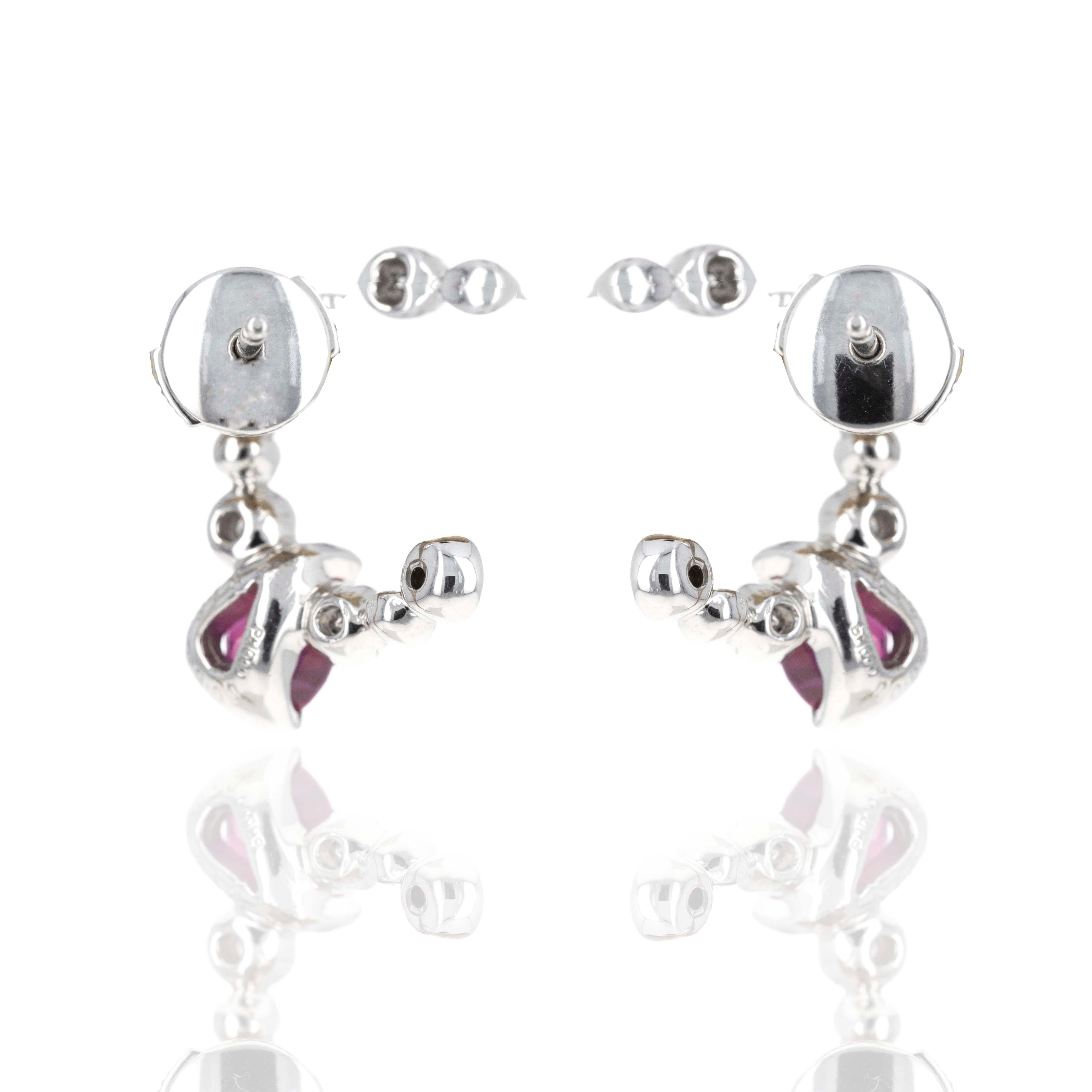 Taille ronde Boucles d'oreilles en platine 1.84 carat Burma Ruby Diamond Swirl en vente
