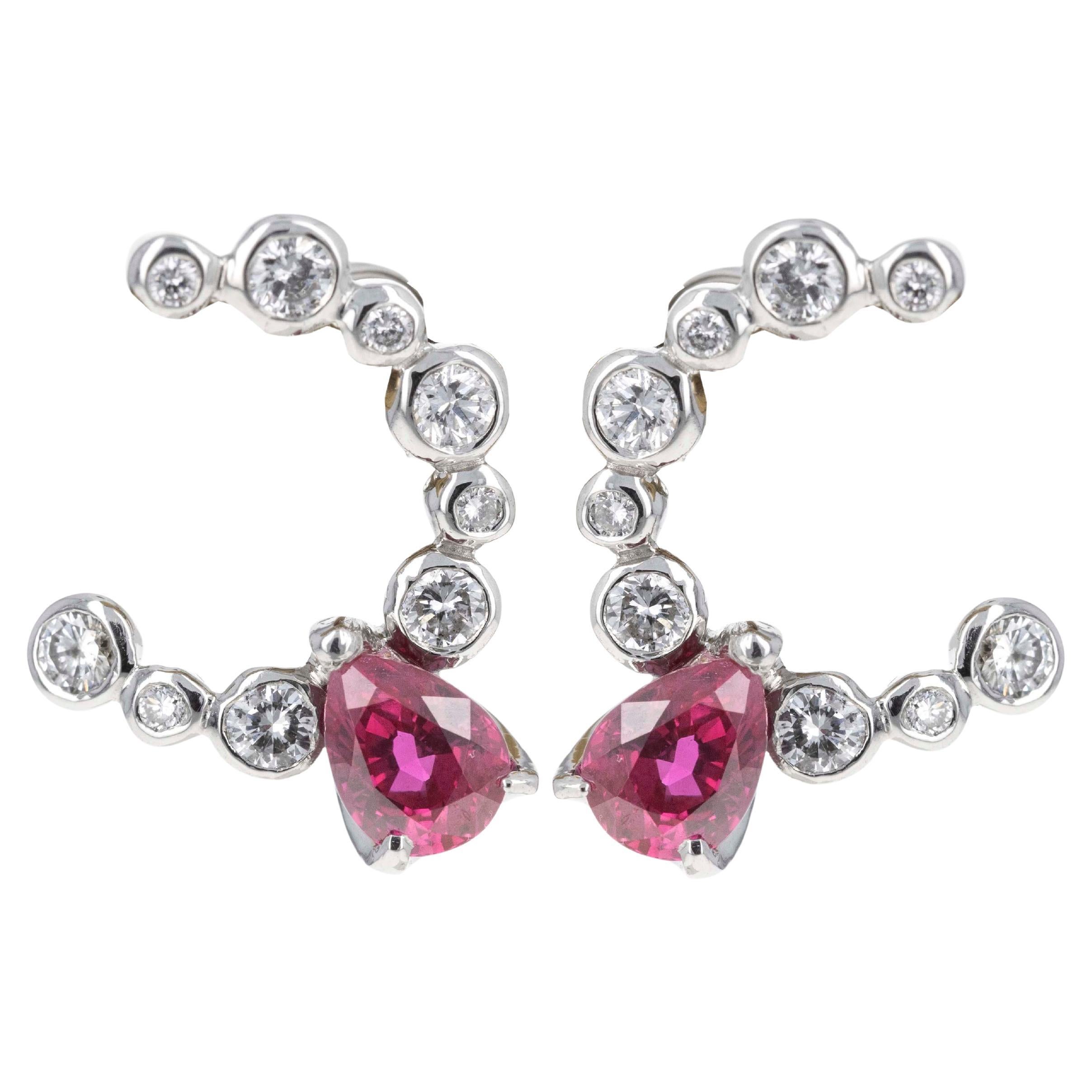 Boucles d'oreilles en platine 1.84 carat Burma Ruby Diamond Swirl en vente