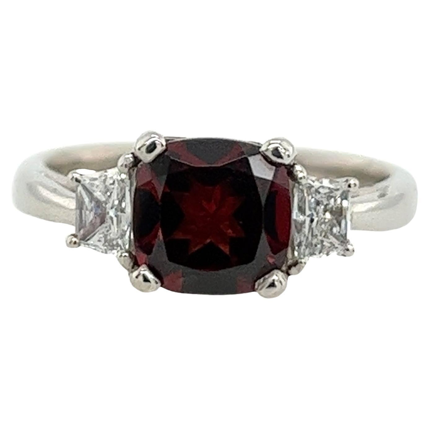 Platinum 1.88ct Garnet and Diamond Ring Set With 0.33ct Tapered Diamonds For Sale