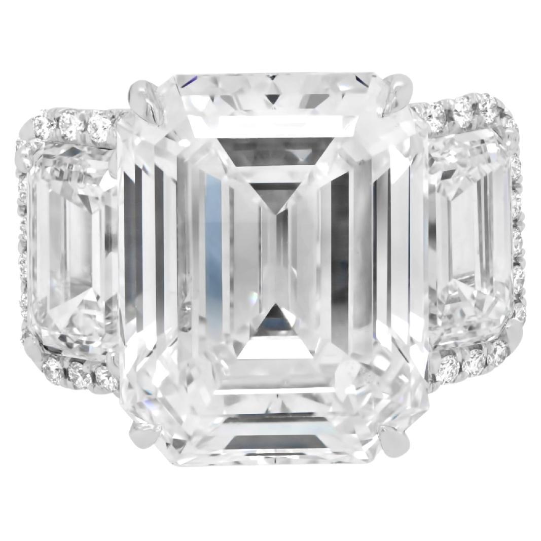 Diana M. 18.99 Quilates Corte Esmeralda  Anillo de compromiso de diamantes