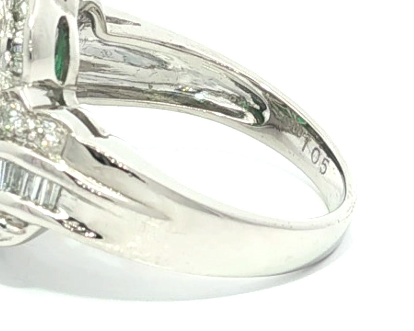 Bague à large bande en platine 1.8ctw Square Step Cut Emerald w/ Baguette Diamond en vente 3