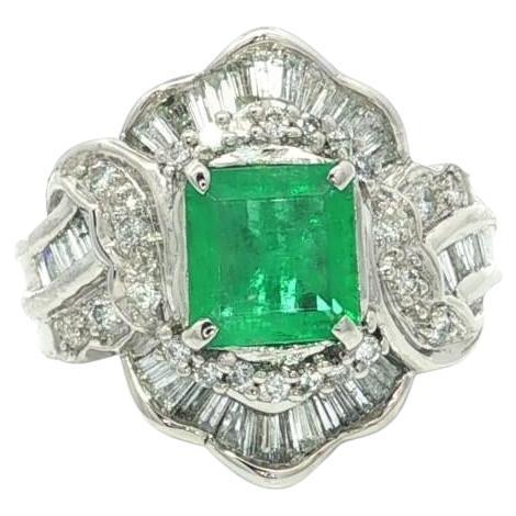 Bague à large bande en platine 1.8ctw Square Step Cut Emerald w/ Baguette Diamond